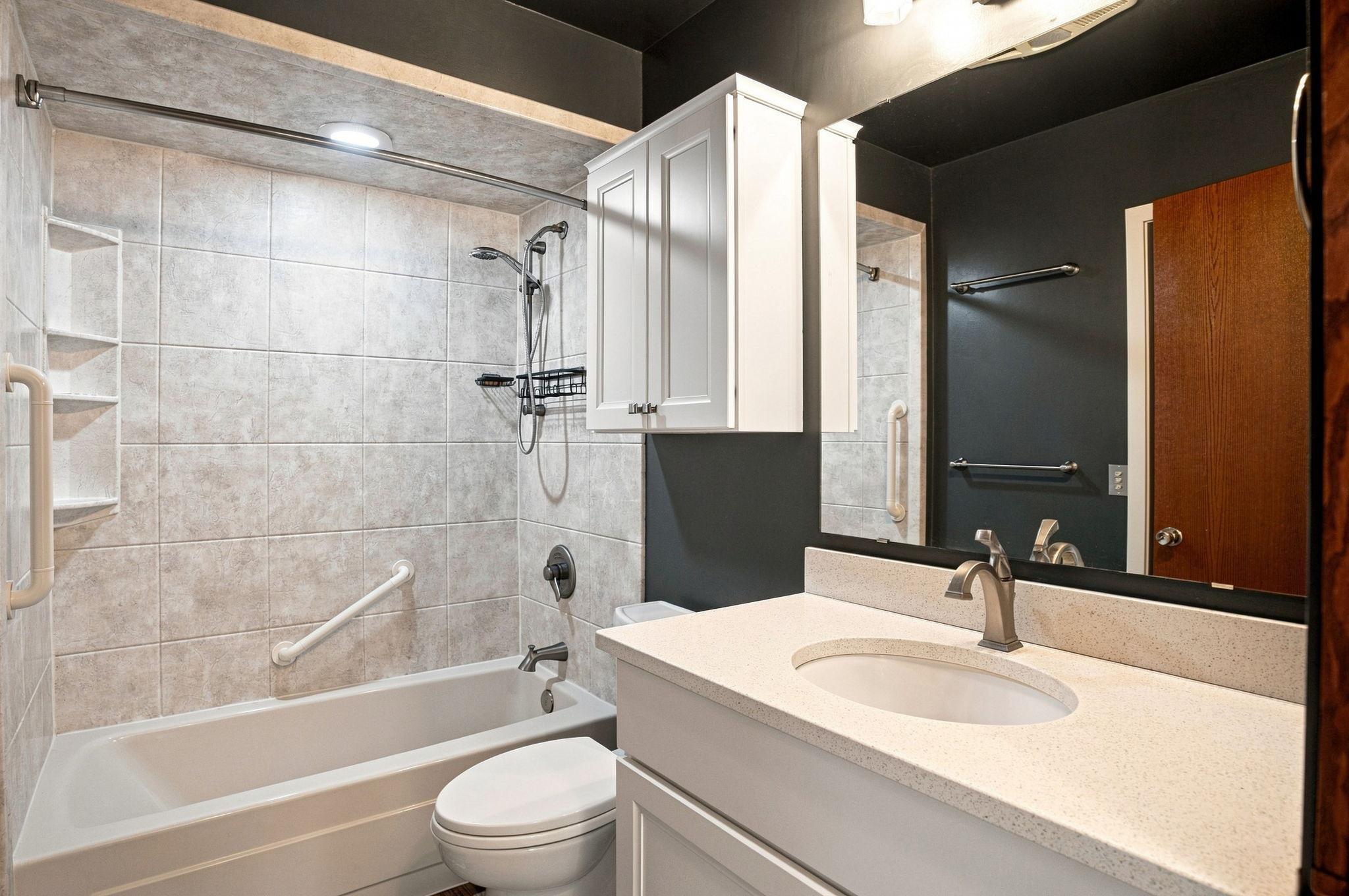 125 Hackberry Hill Property Photo 18