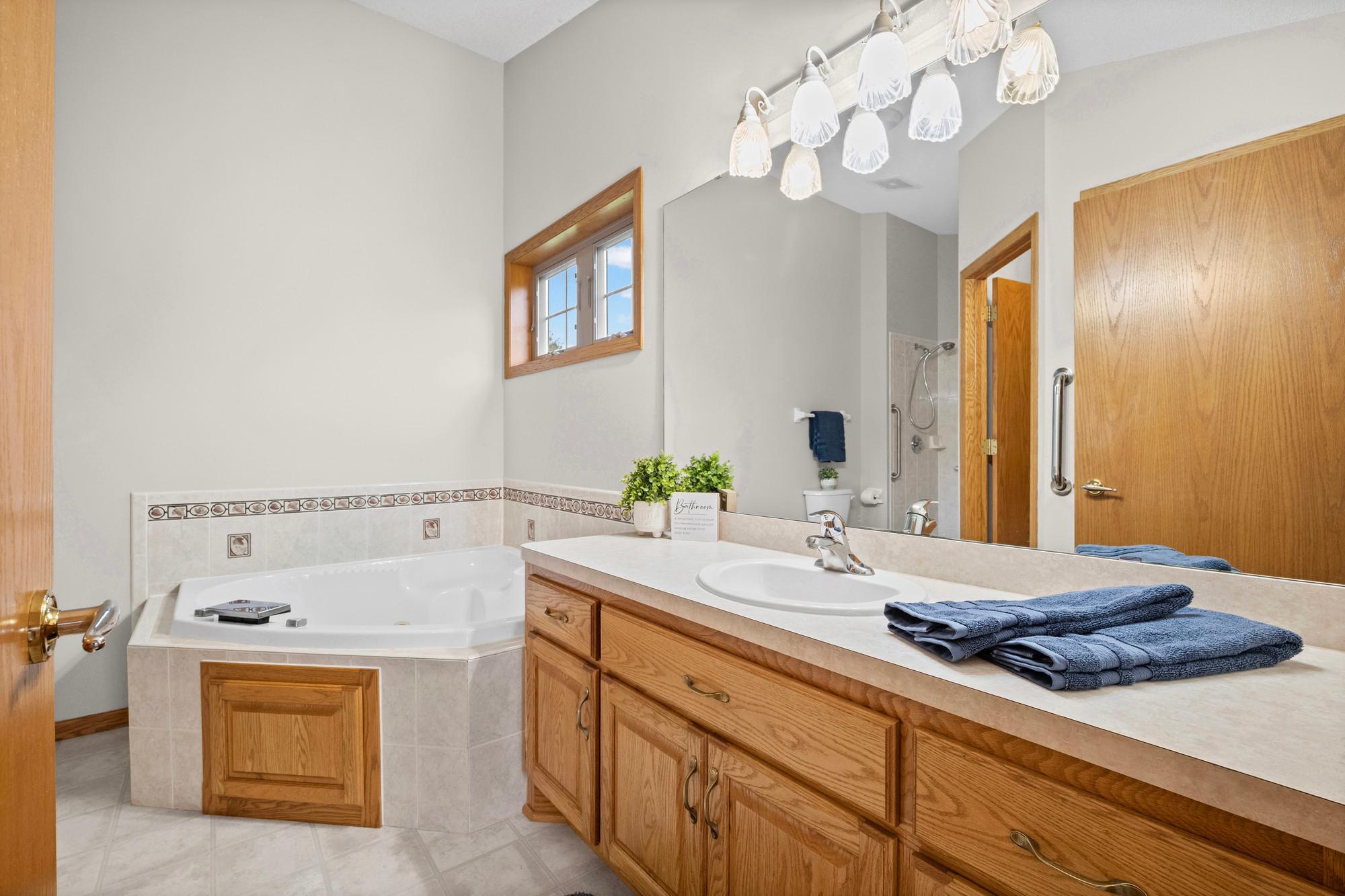 3801 Impatiens Lane N Property Photo 36