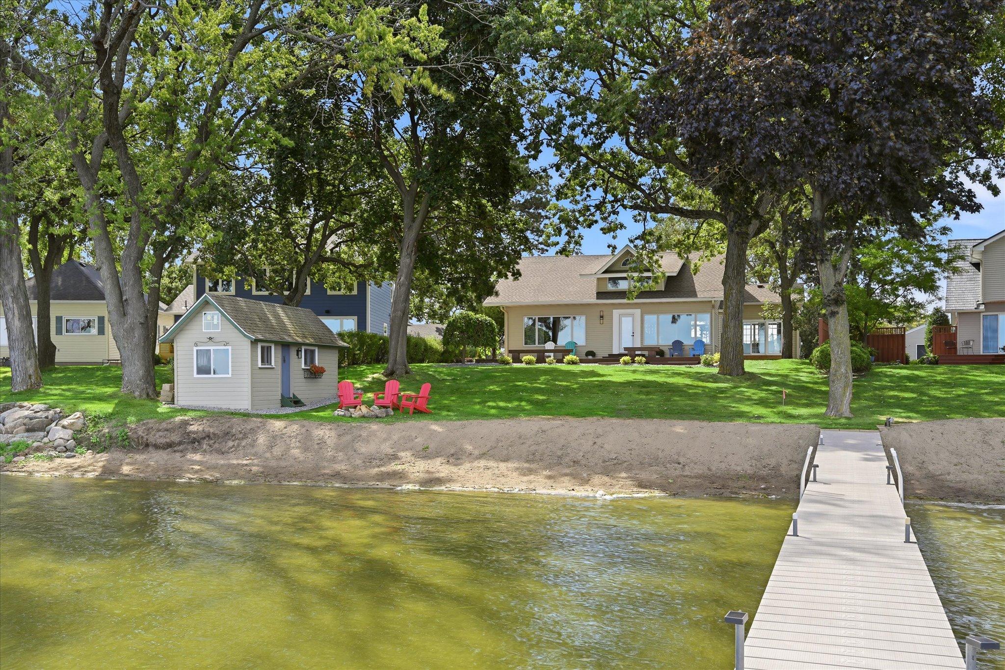 7 S Shore Drive Property Photo 4