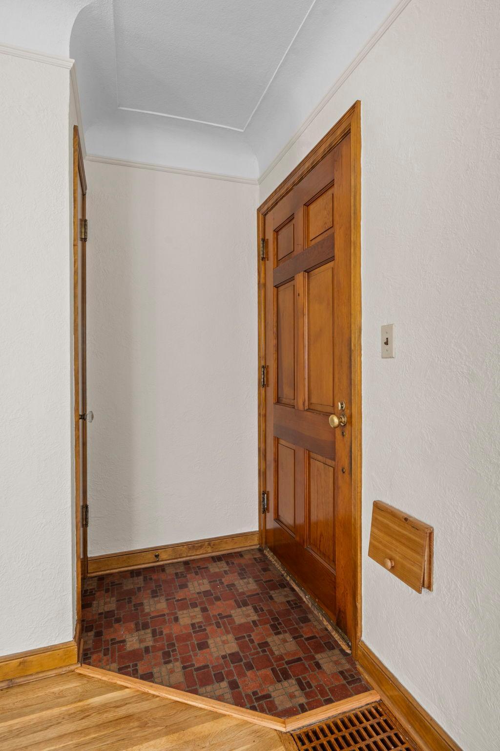 5750 Pleasant Avenue Property Photo 6