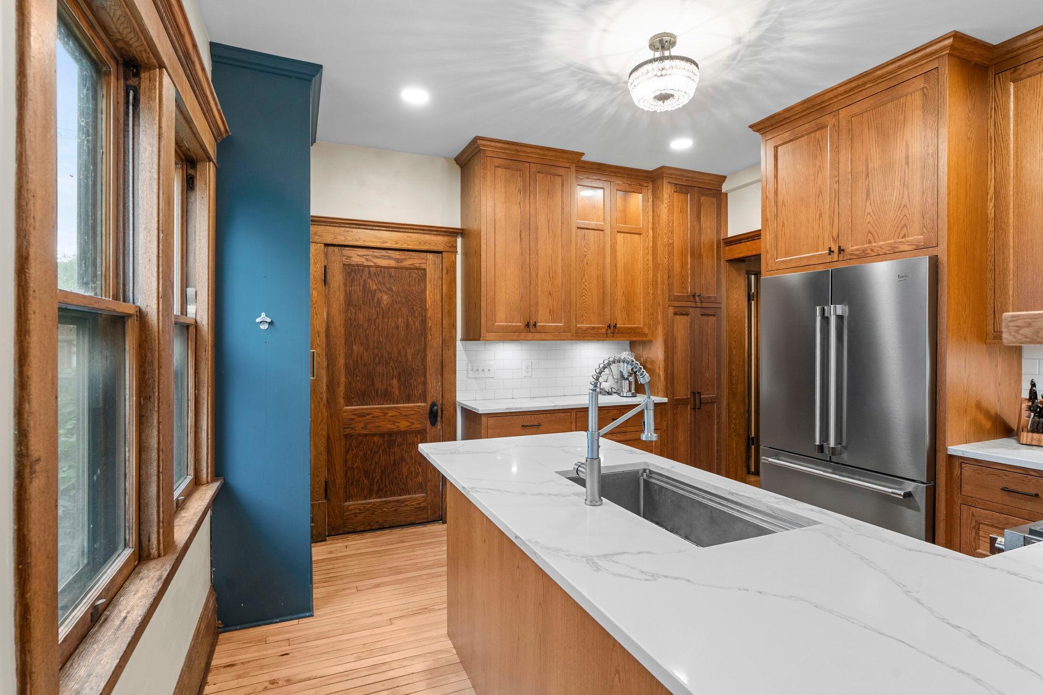 3209 Columbus Avenue Property Photo 18