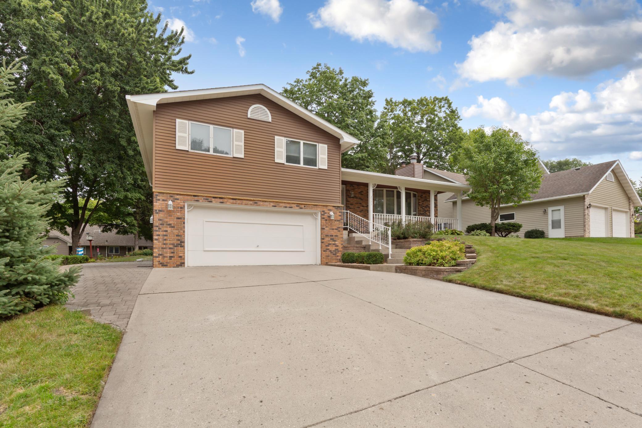 2533 Woodland Drive Property Photo 1