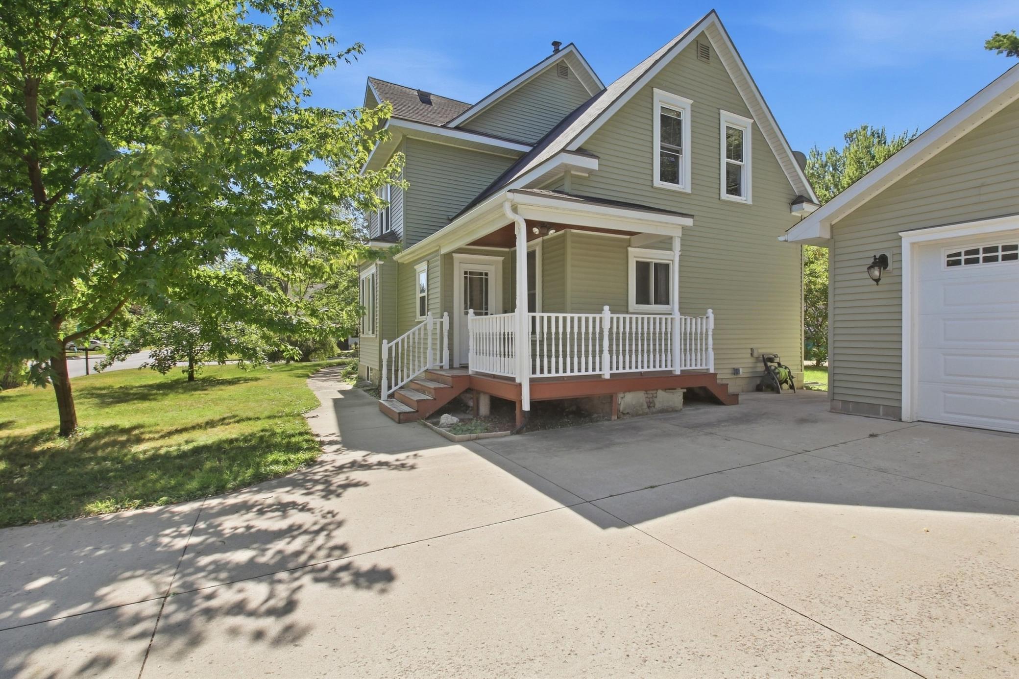 431 E 2nd Street Property Photo