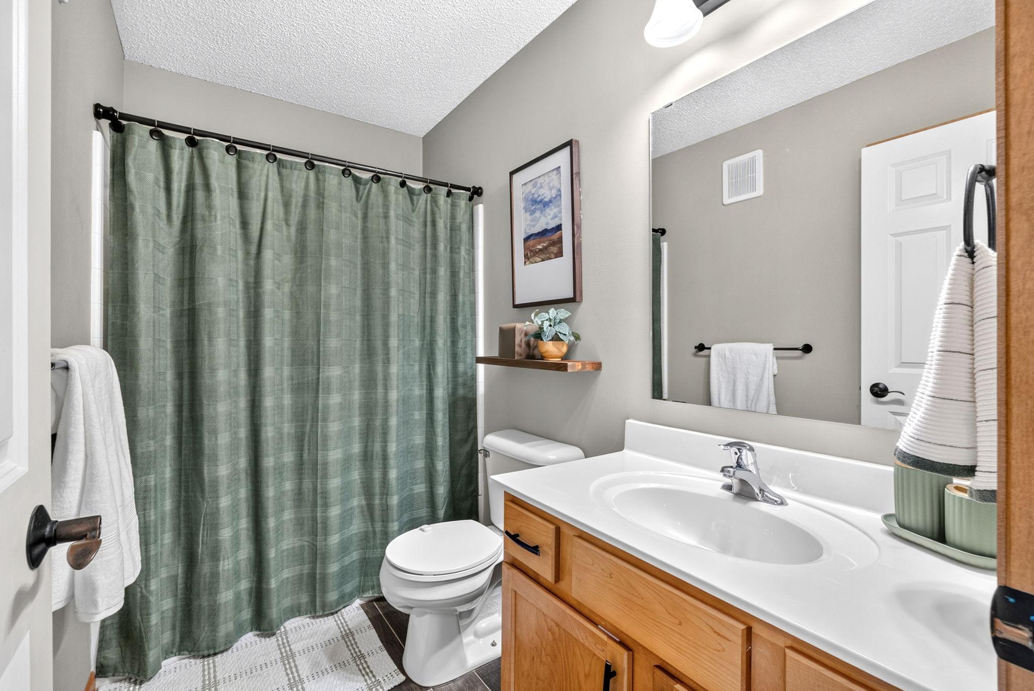 4360 Empress Drive N 4 Property Photo 8