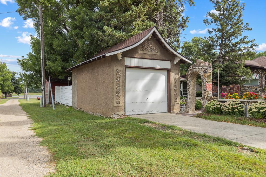 200 N Park Street Property Photo 37