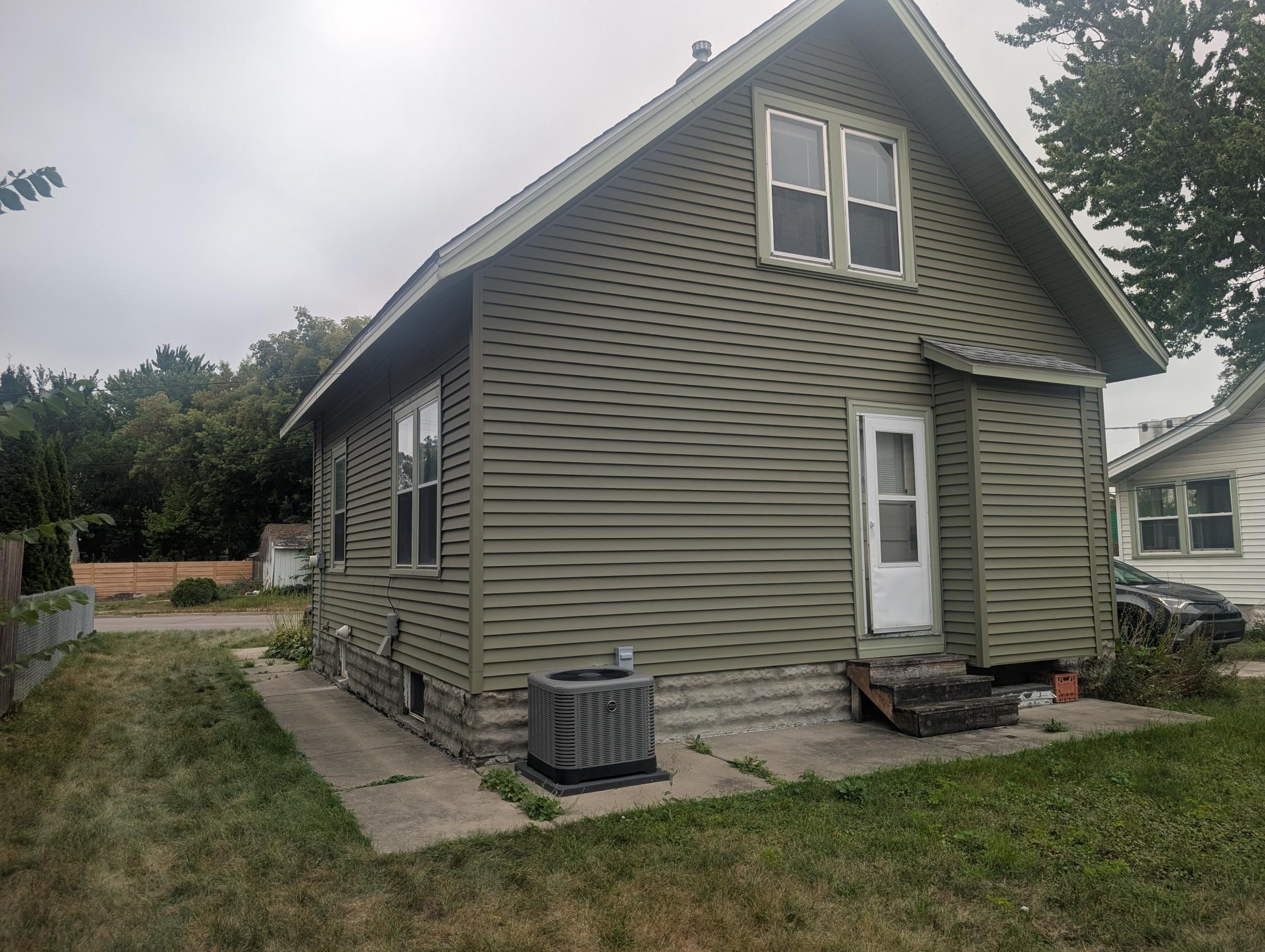 3008 E 35th Street Property Photo 3