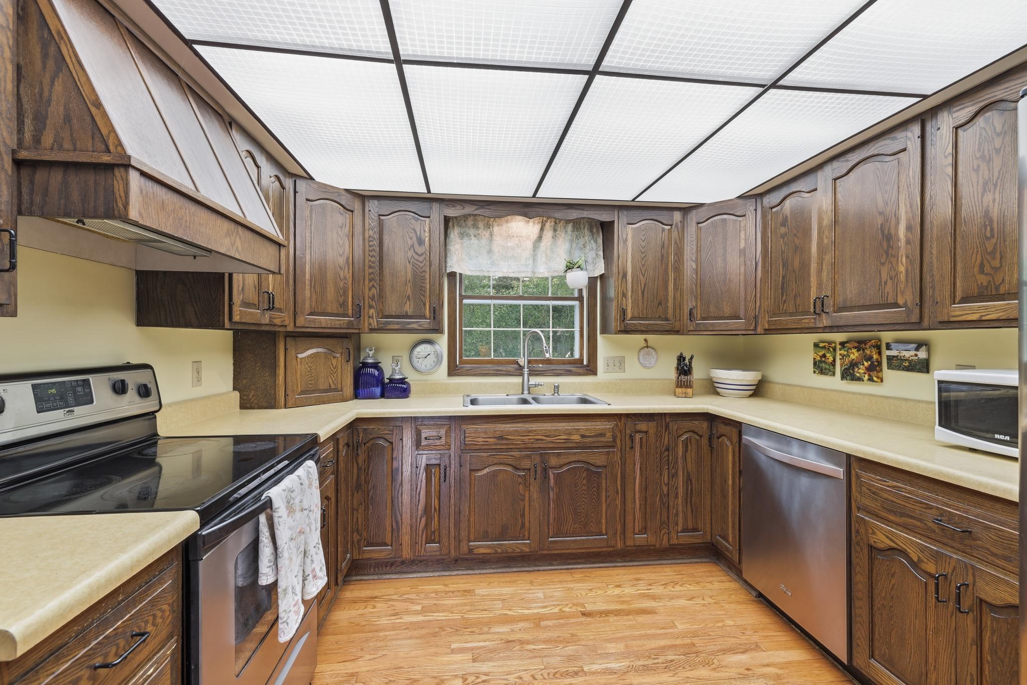 24412 Iona Avenue Property Photo 10