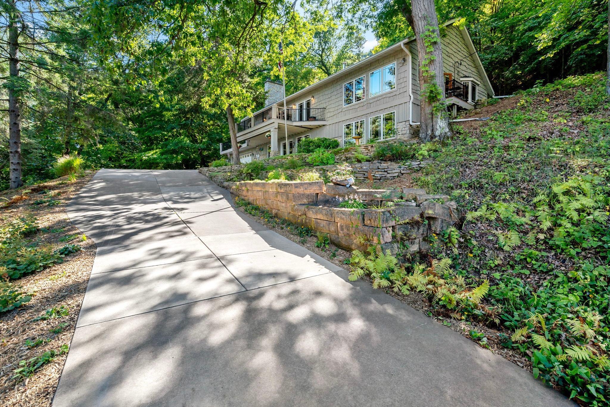 4350 River Road S Property Photo 5