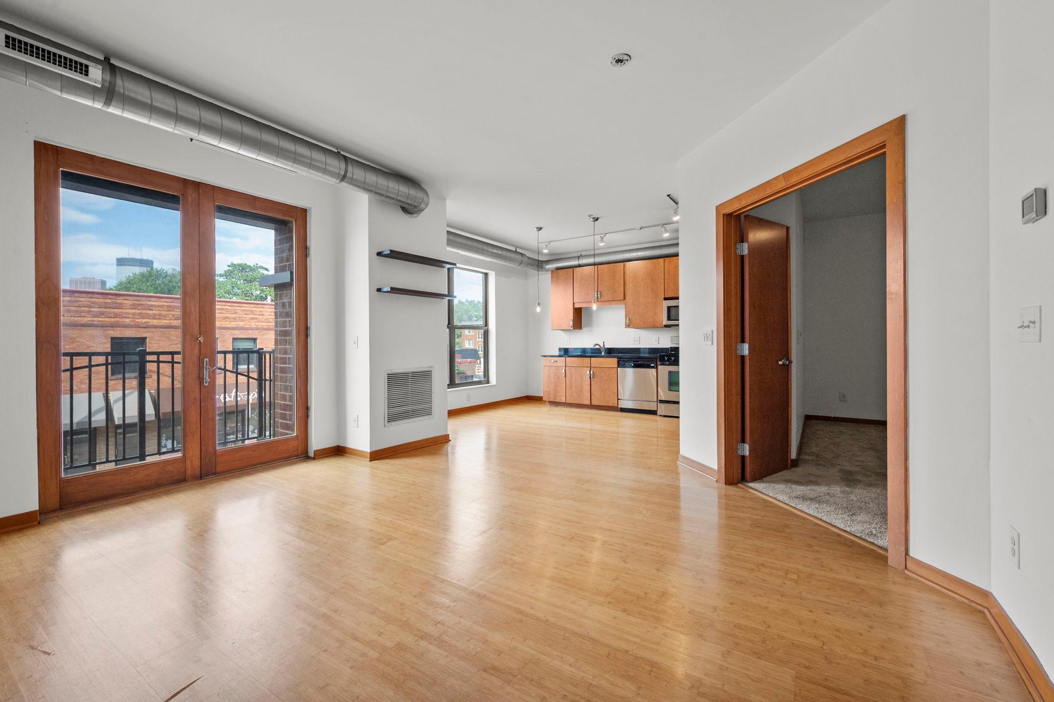 15 E Franklin Avenue 210 Property Photo 2