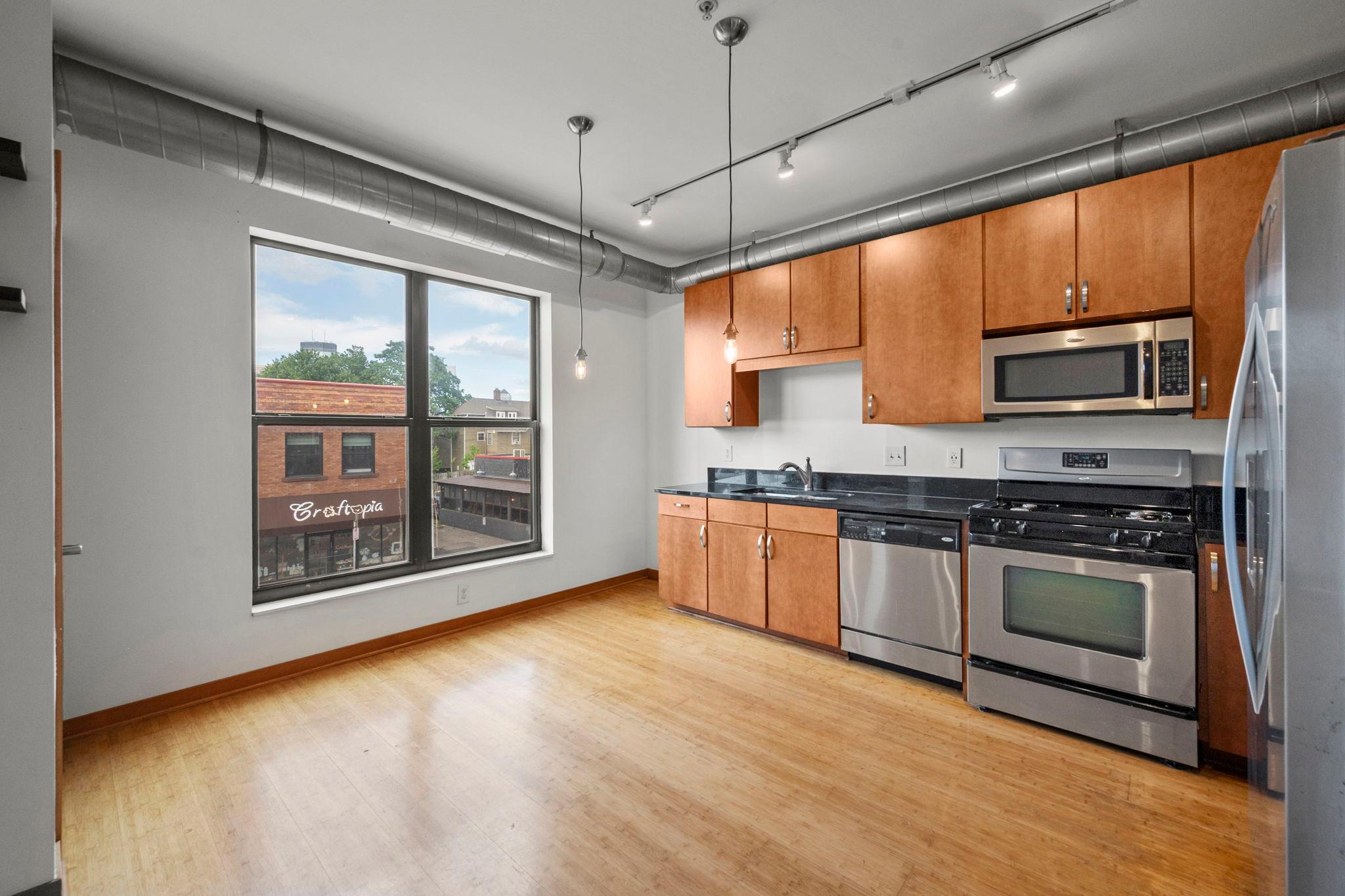 15 E Franklin Avenue 210 Property Photo 6