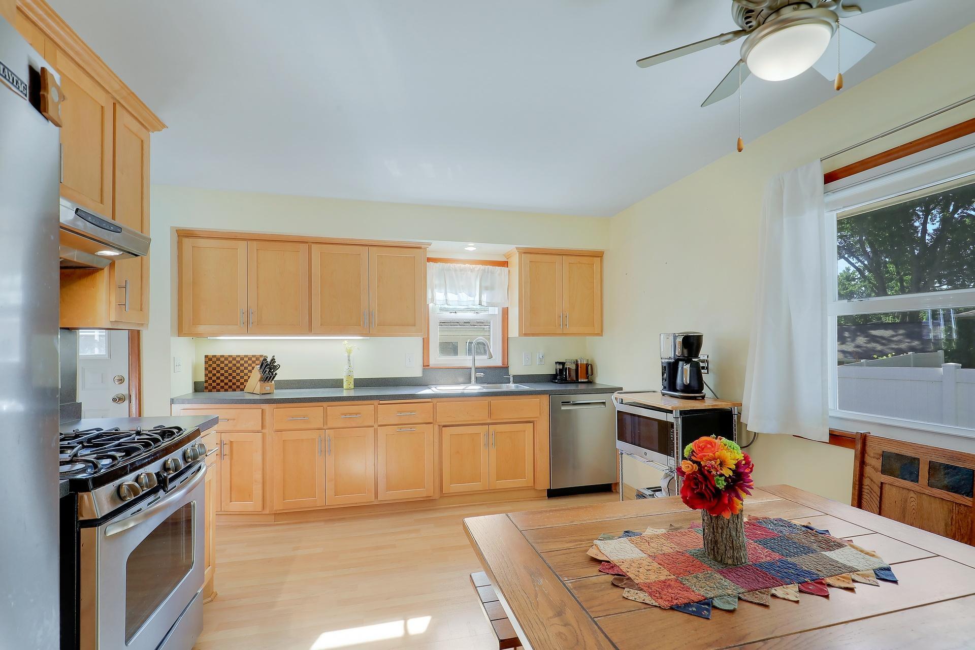 3414 Yates Avenue N Property Photo 11