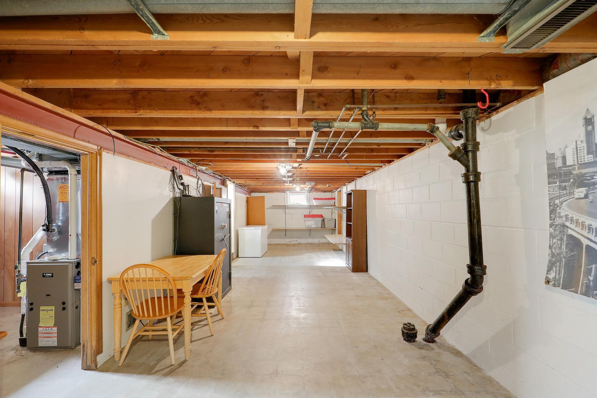 3414 Yates Avenue N Property Photo 30