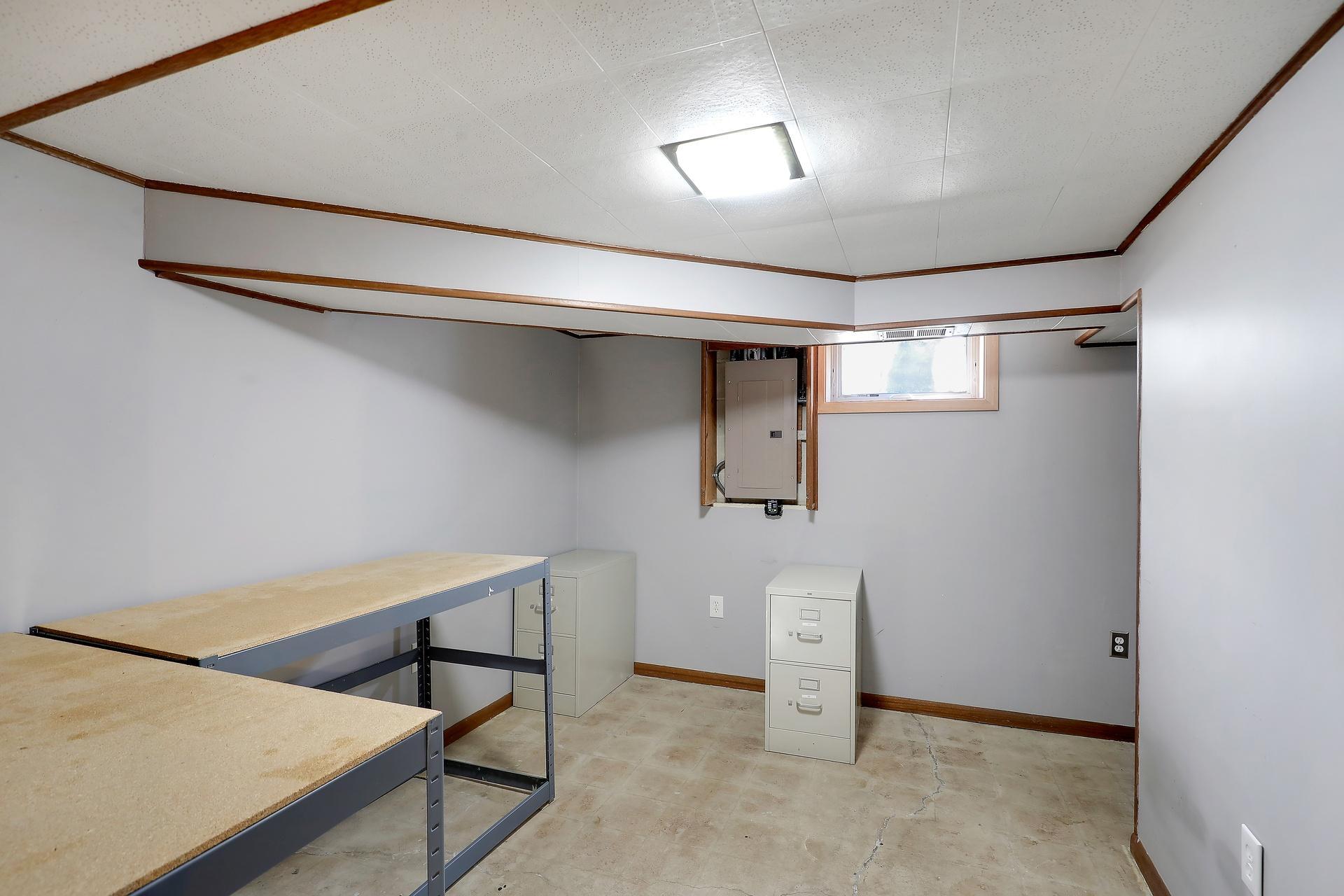 3414 Yates Avenue N Property Photo 31