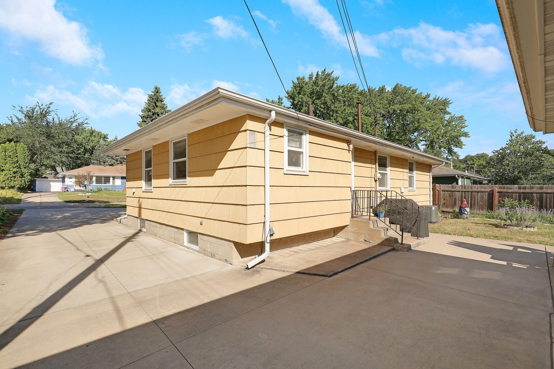 3414 Yates Avenue N Property Photo 40