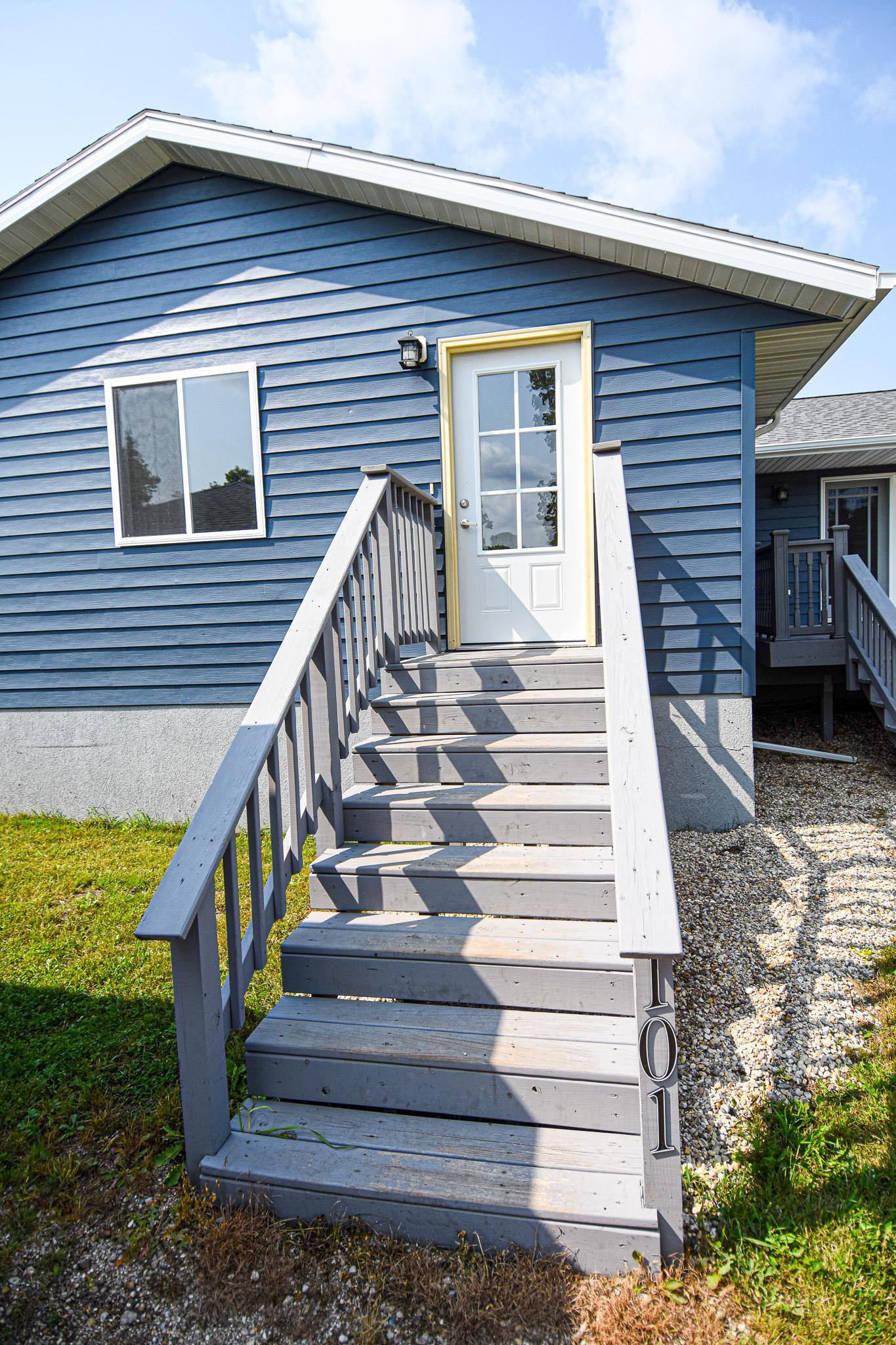 101 Kittson St Property Photo 4
