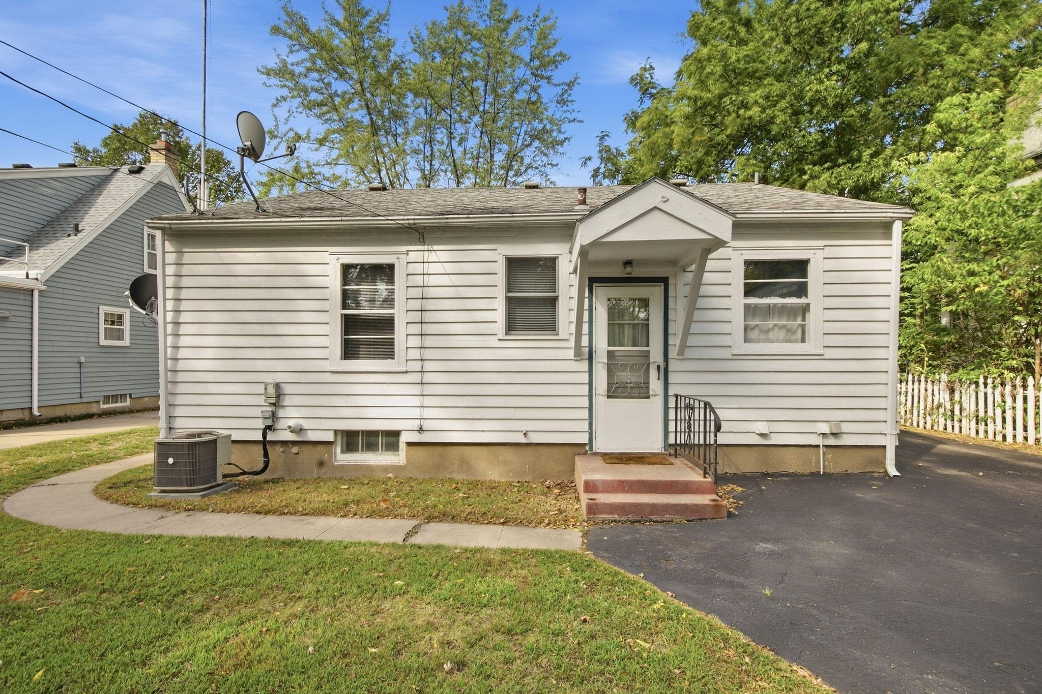 1606 10th Avenue S Property Photo 16