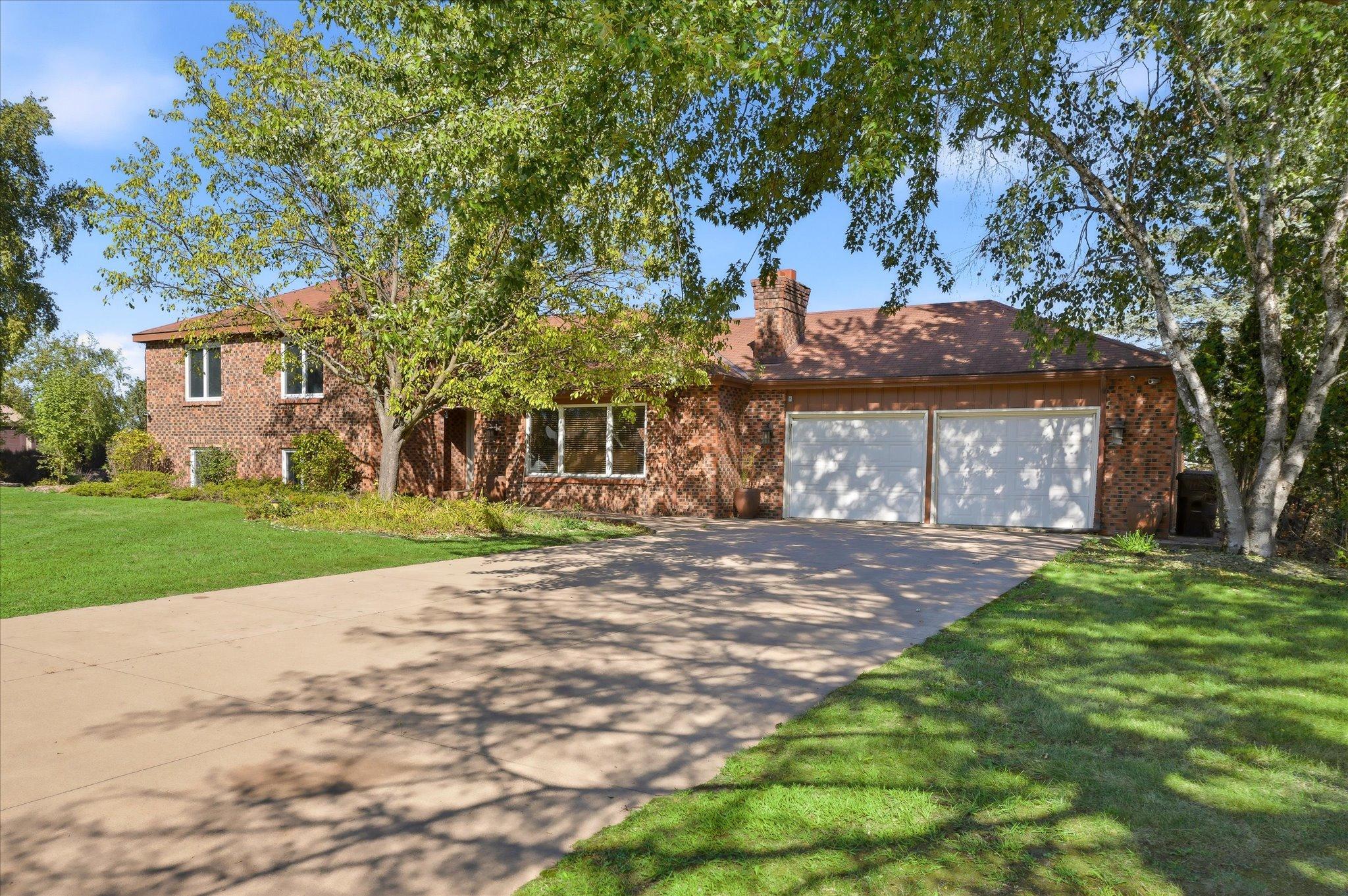 5431 Hilltop Avenue N Property Photo 3