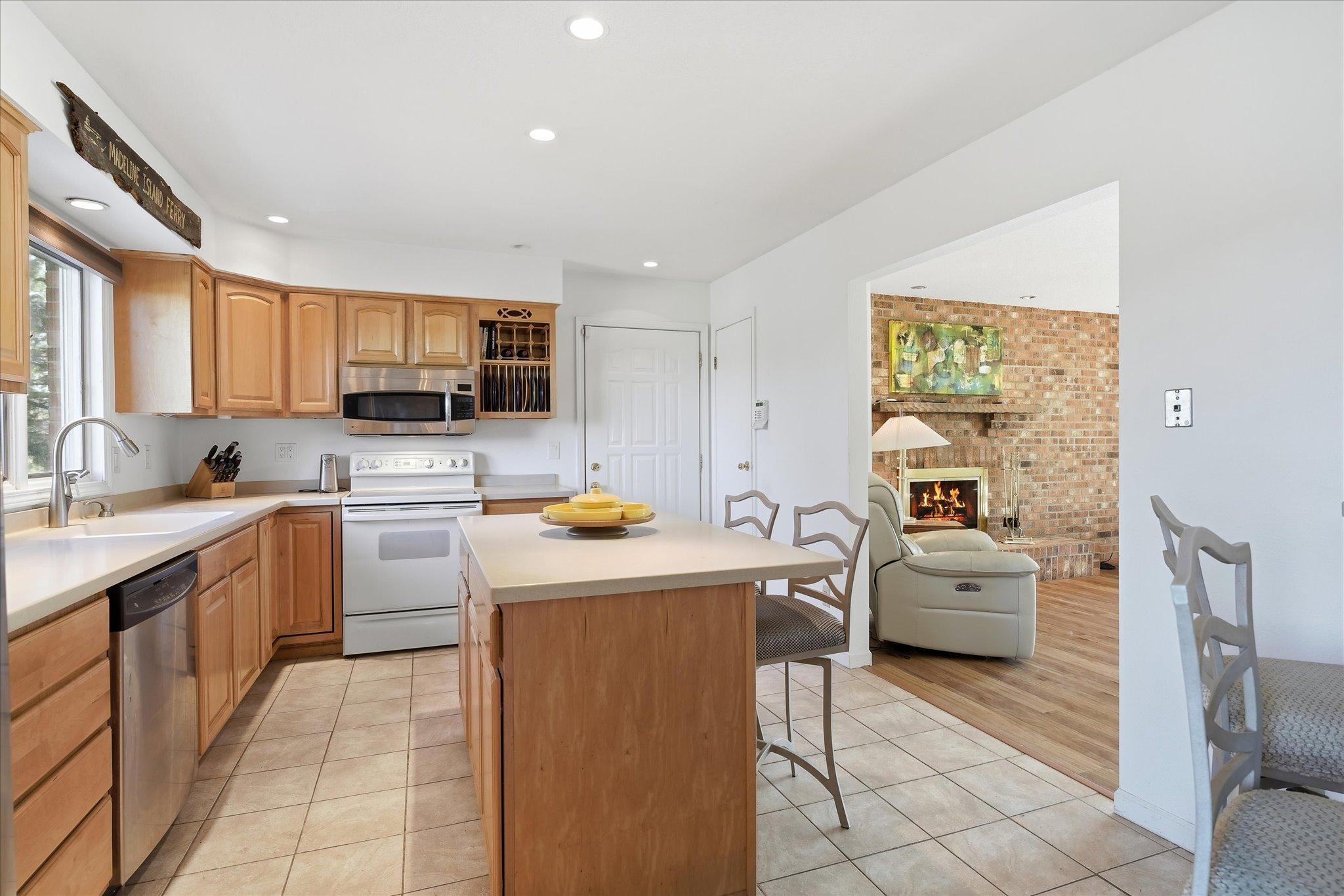 5431 Hilltop Avenue N Property Photo 8