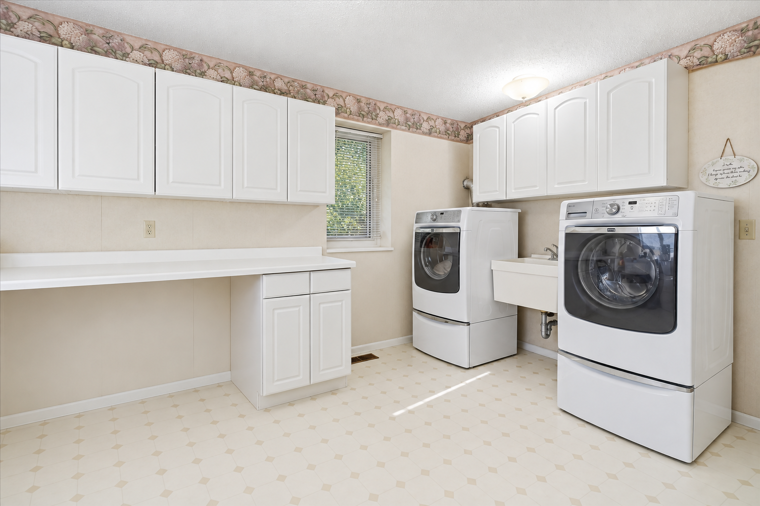 5431 Hilltop Avenue N Property Photo 28