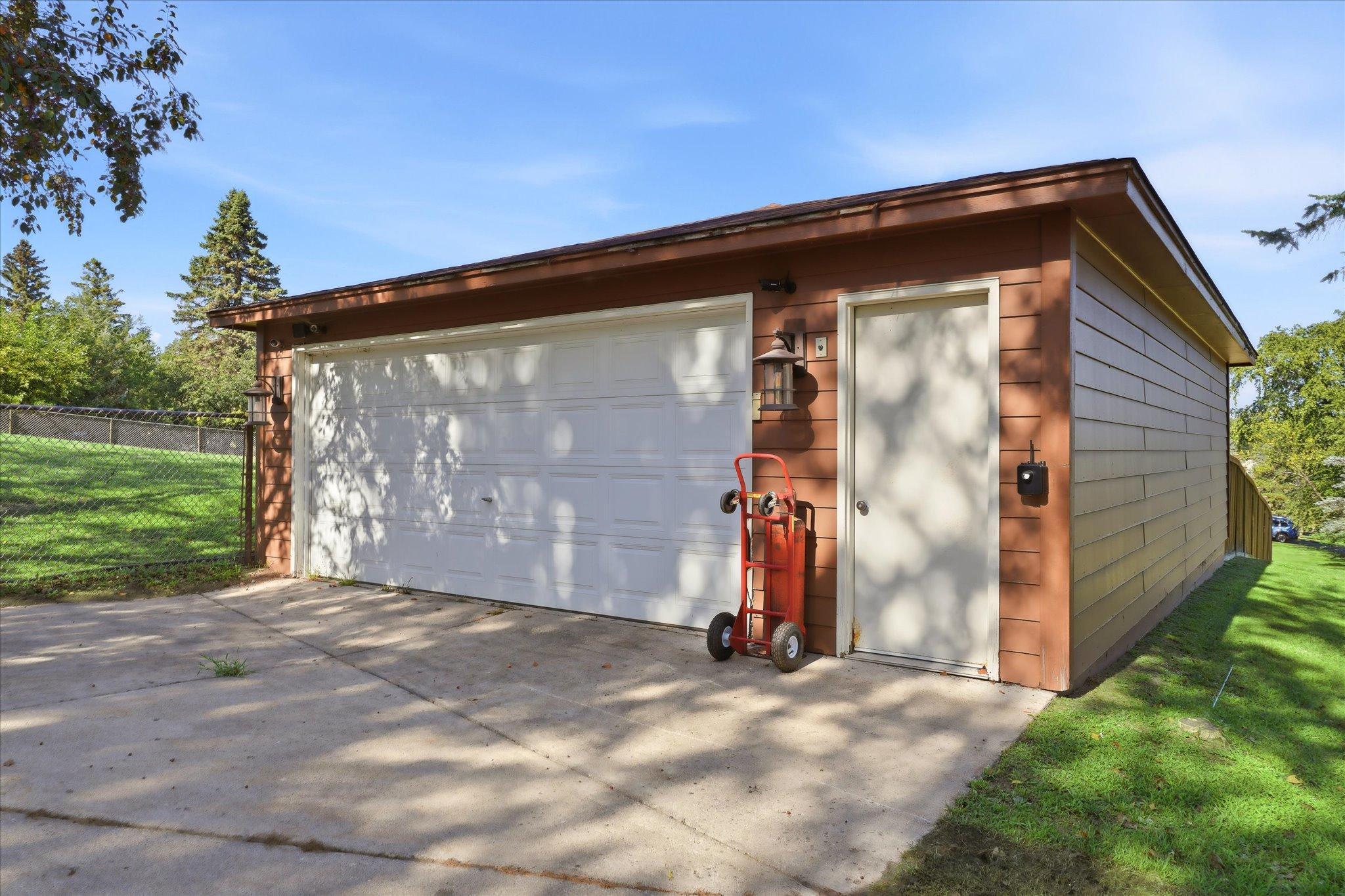 5431 Hilltop Avenue N Property Photo 35