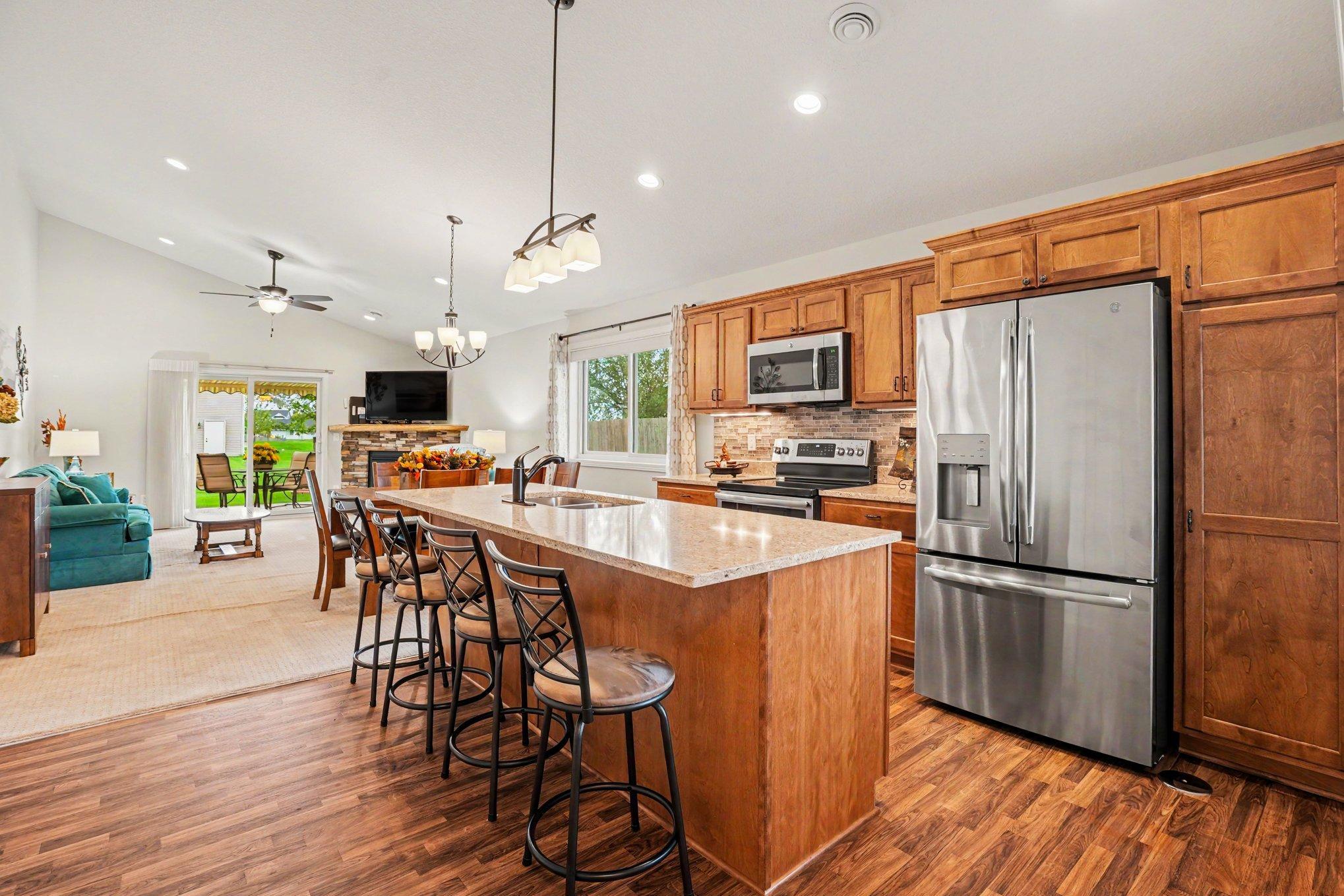 1240 Quail Run Property Photo 3