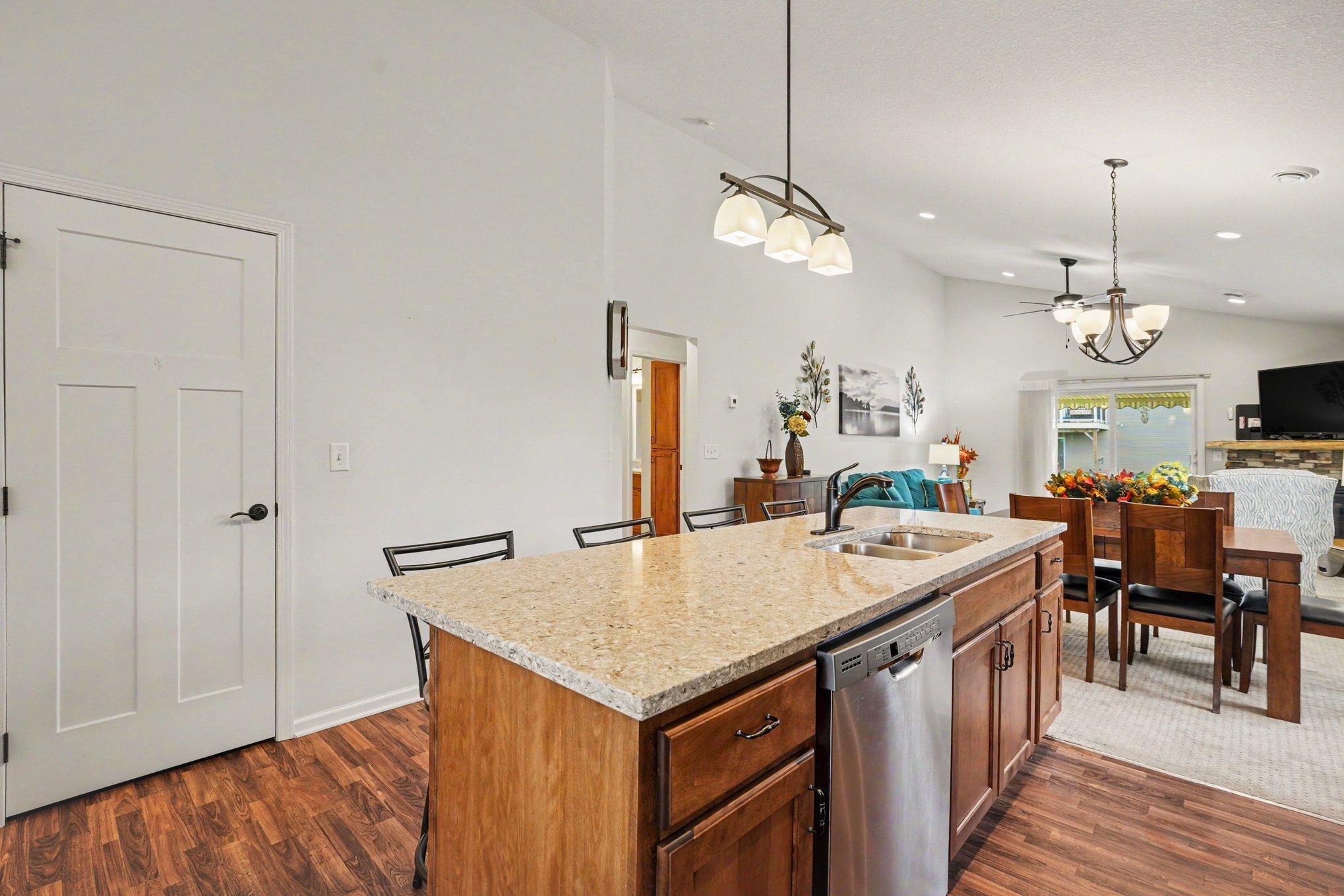 1240 Quail Run Property Photo 4