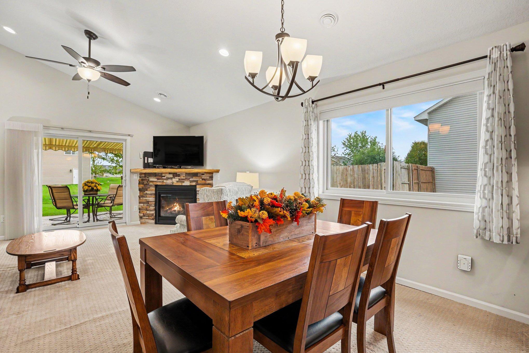 1240 Quail Run Property Photo 7