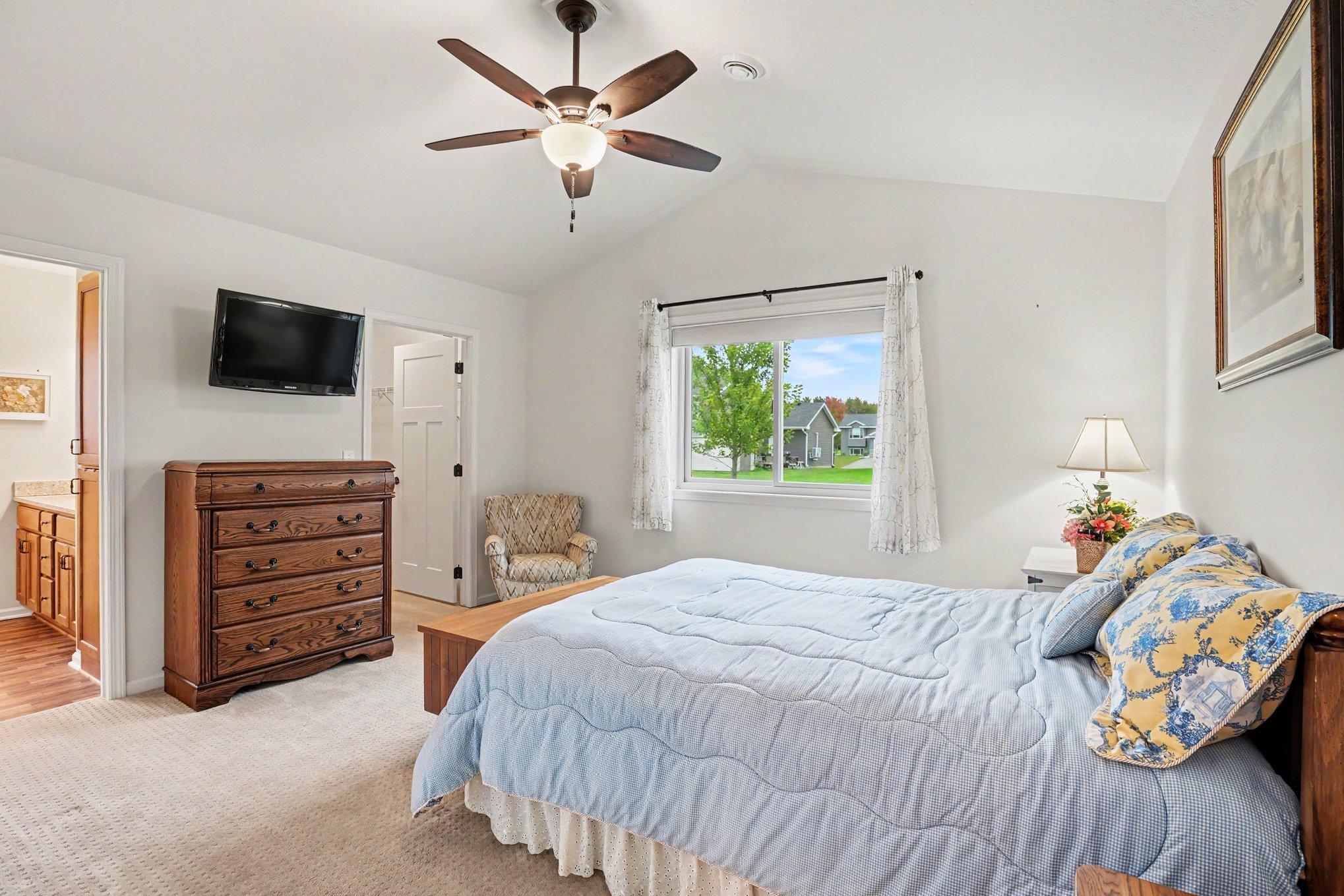 1240 Quail Run Property Photo 10