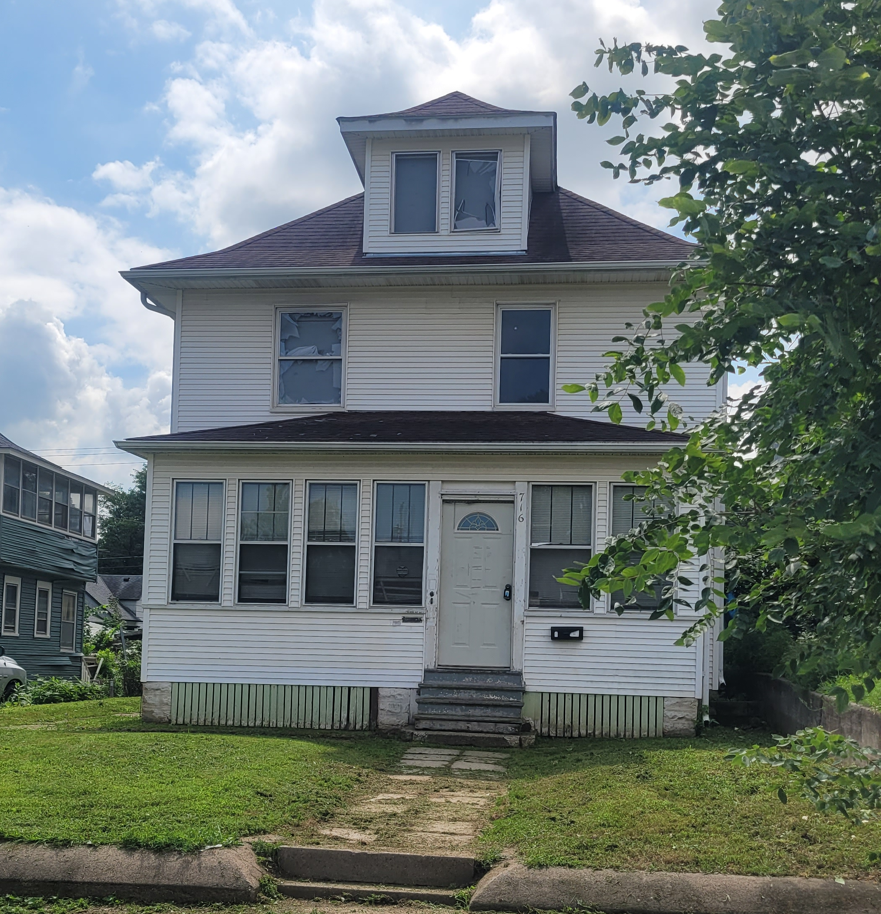 716 Rose Avenue E Property Photo 1