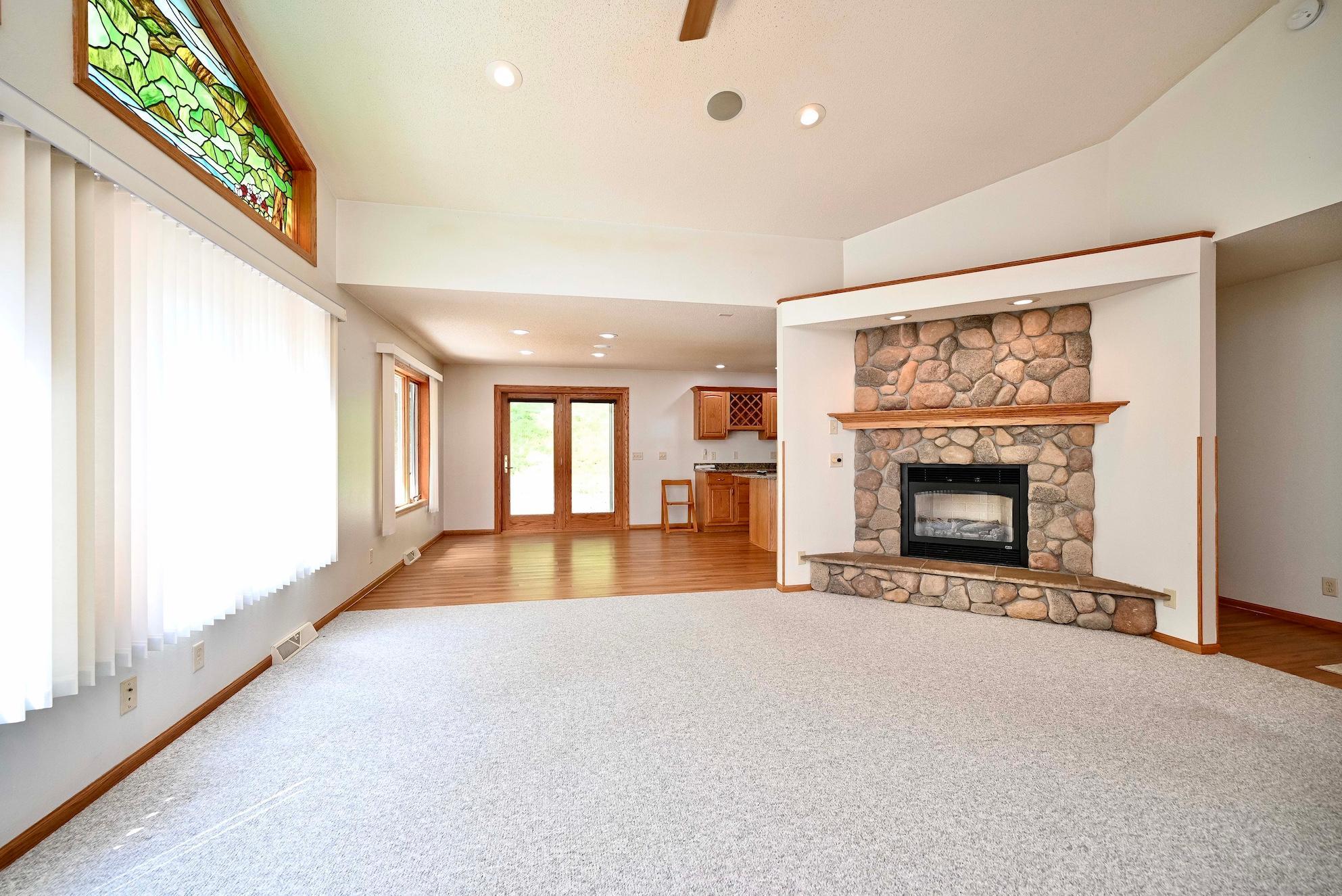68 Whispering Avenue Property Photo 4