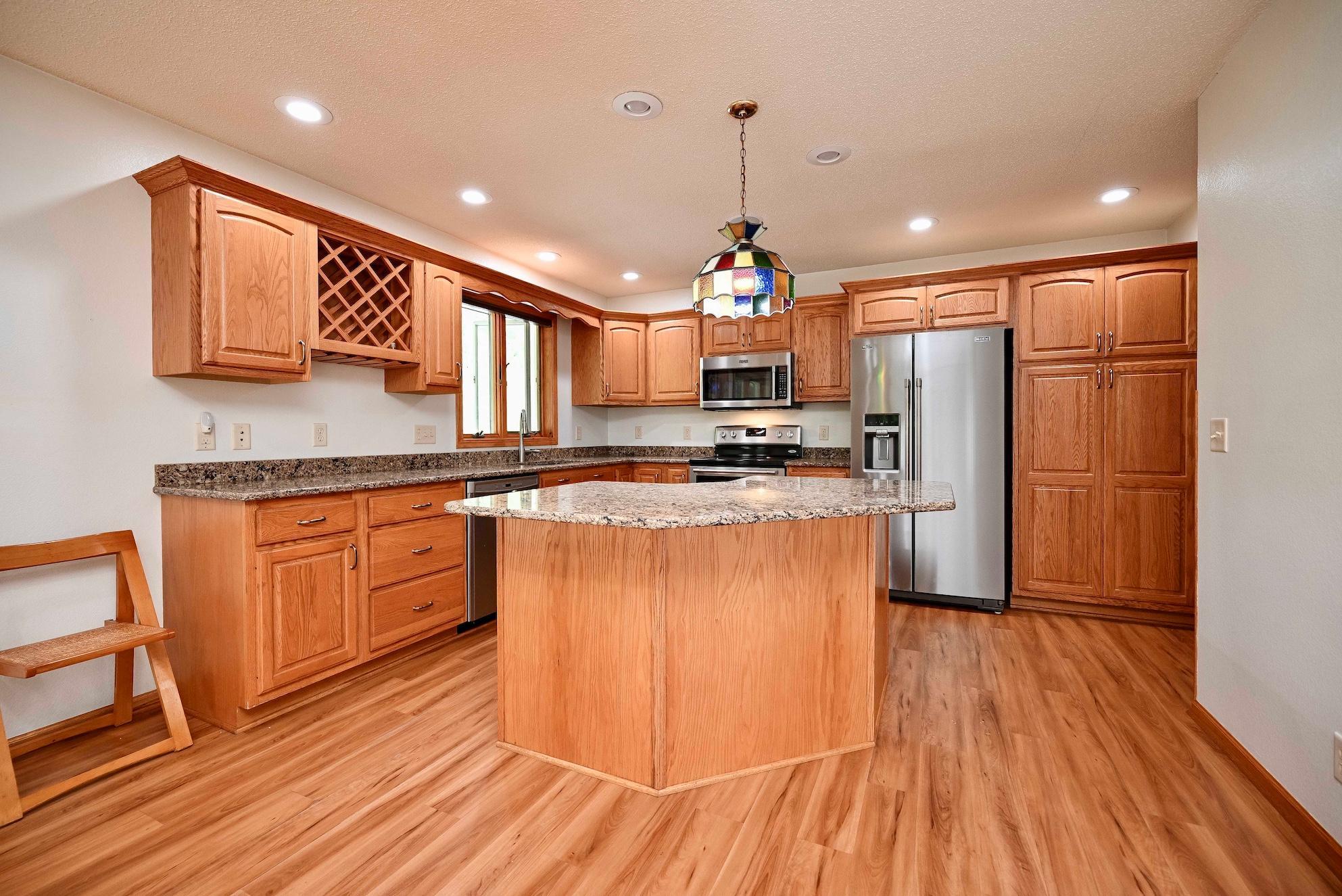 68 Whispering Avenue Property Photo 6