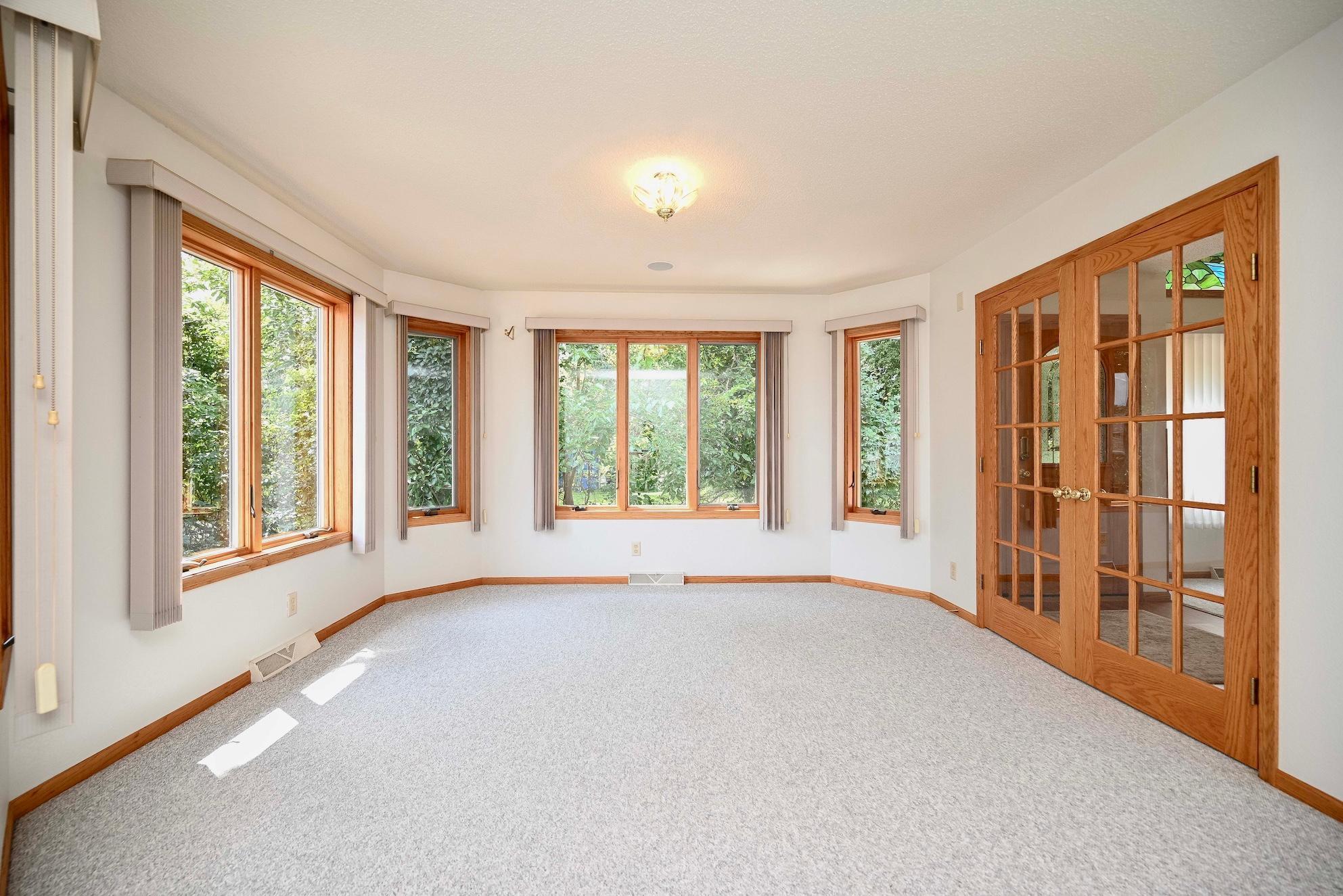68 Whispering Avenue Property Photo 9