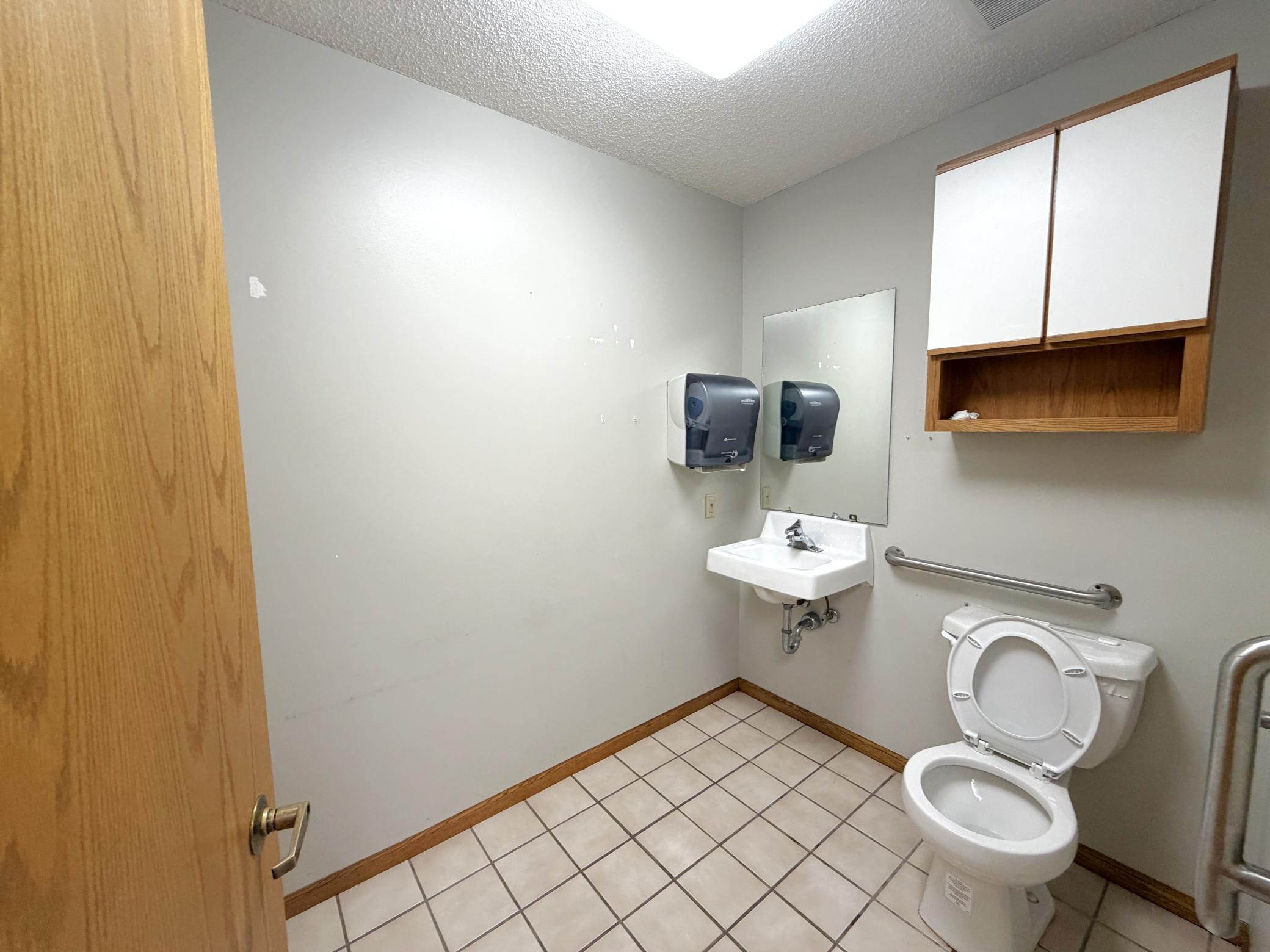 14387 Edgewood Drive Entire Building Property Photo 22