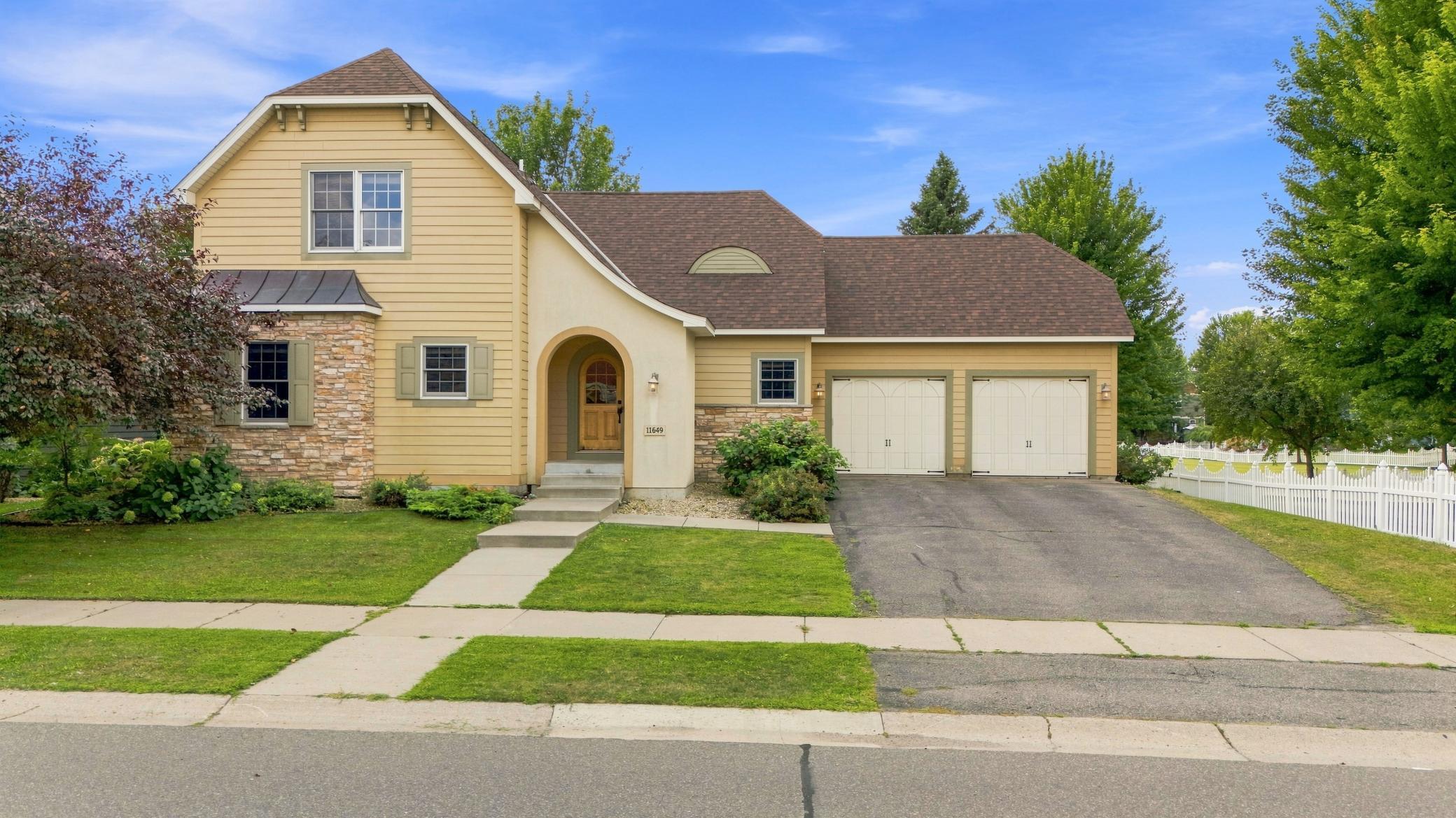 11649 Laketowne View Property Photo 1