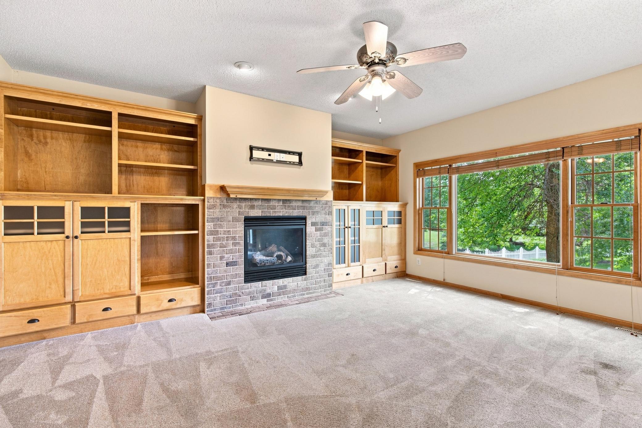11649 Laketowne View Property Photo 8