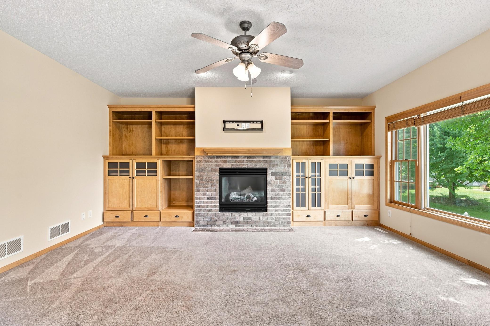 11649 Laketowne View Property Photo 9