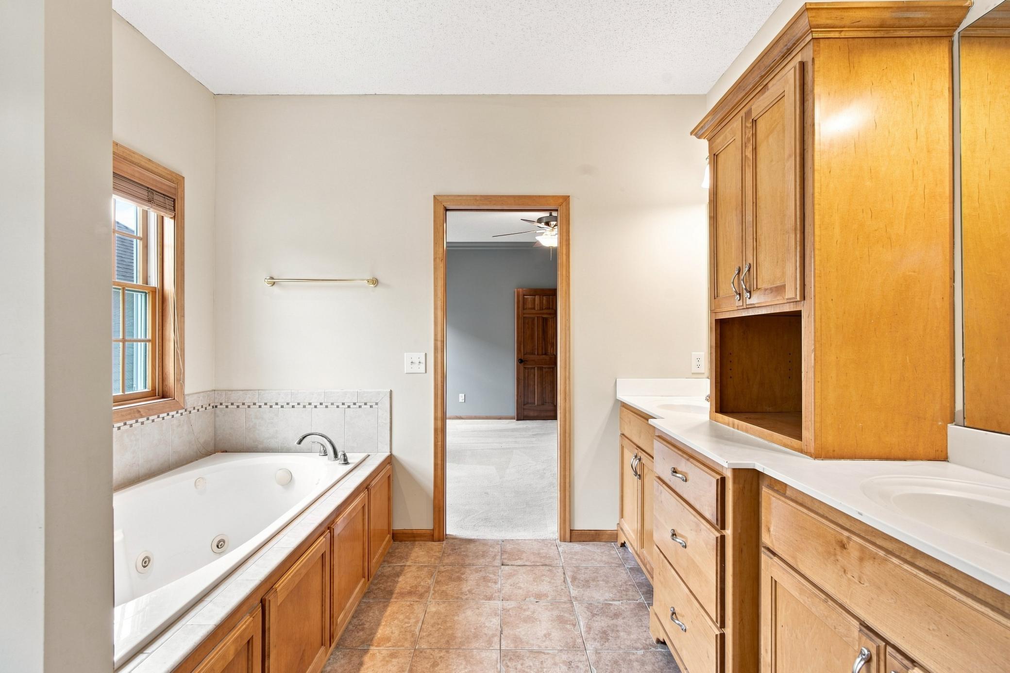 11649 Laketowne View Property Photo 21