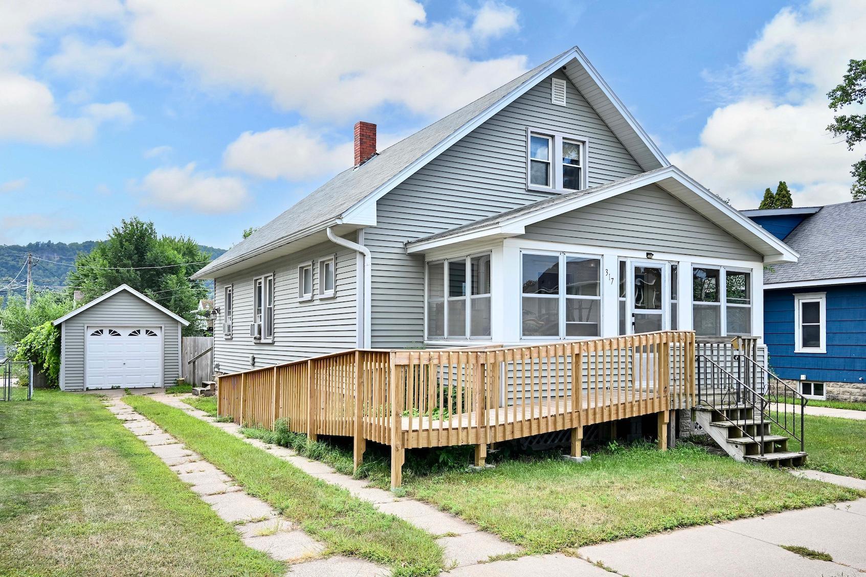 317 E Howard Street Property Photo 1