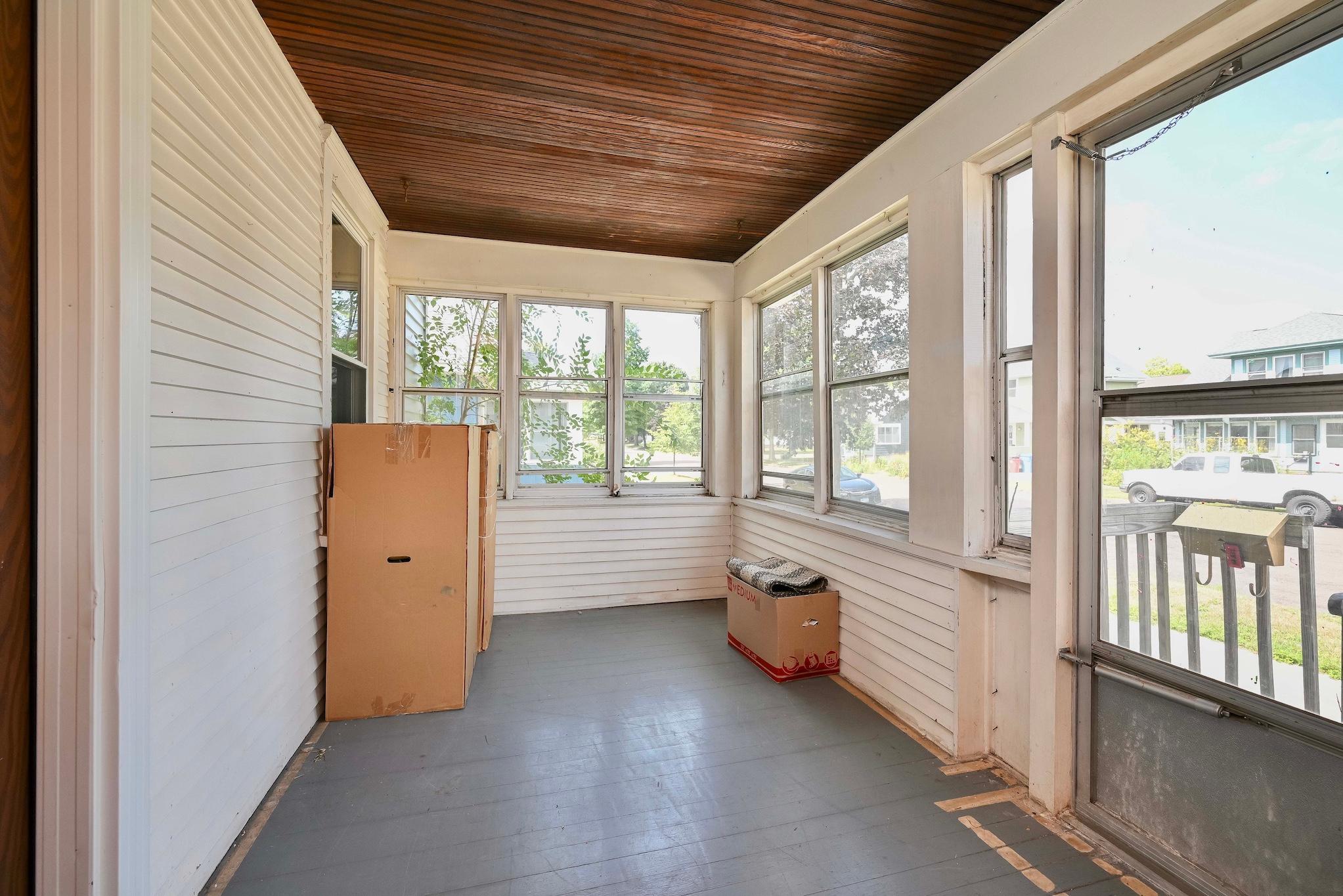 317 E Howard Street Property Photo 2