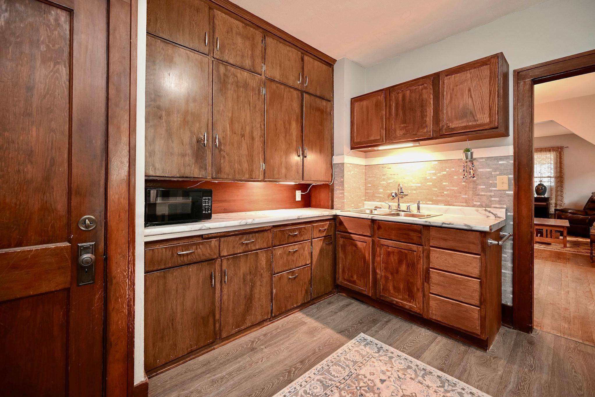 317 E Howard Street Property Photo 6