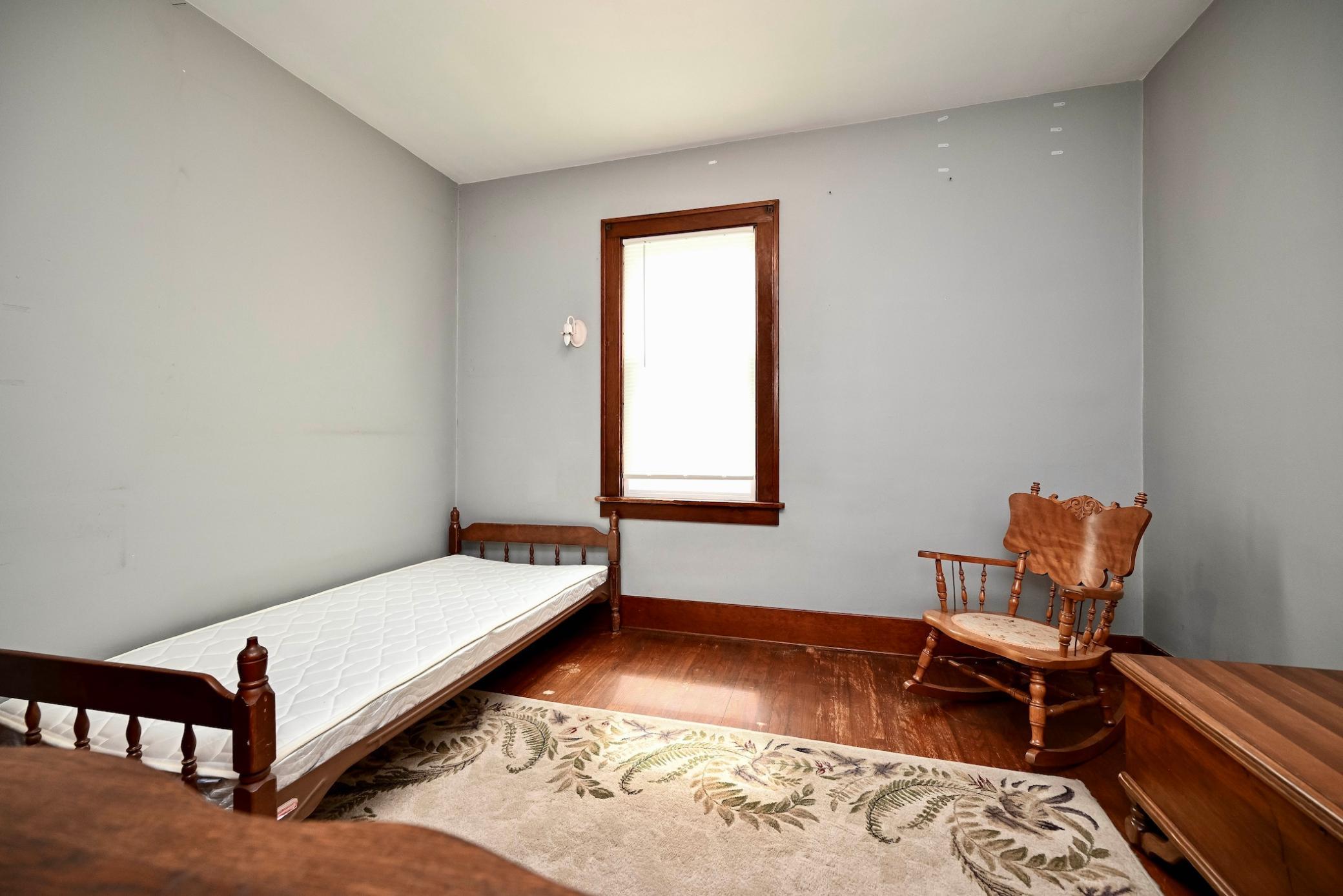 317 E Howard Street Property Photo 8