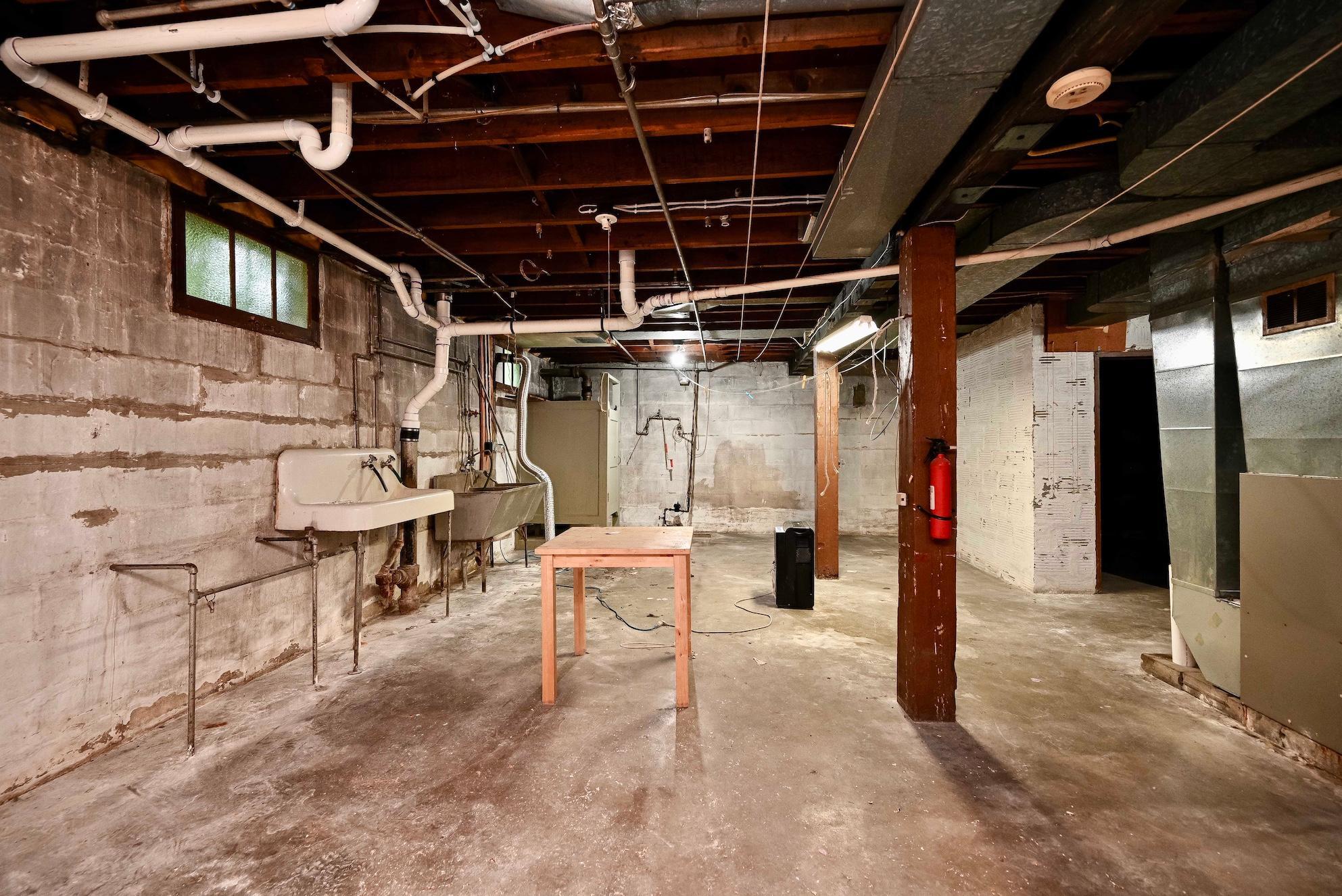317 E Howard Street Property Photo 15