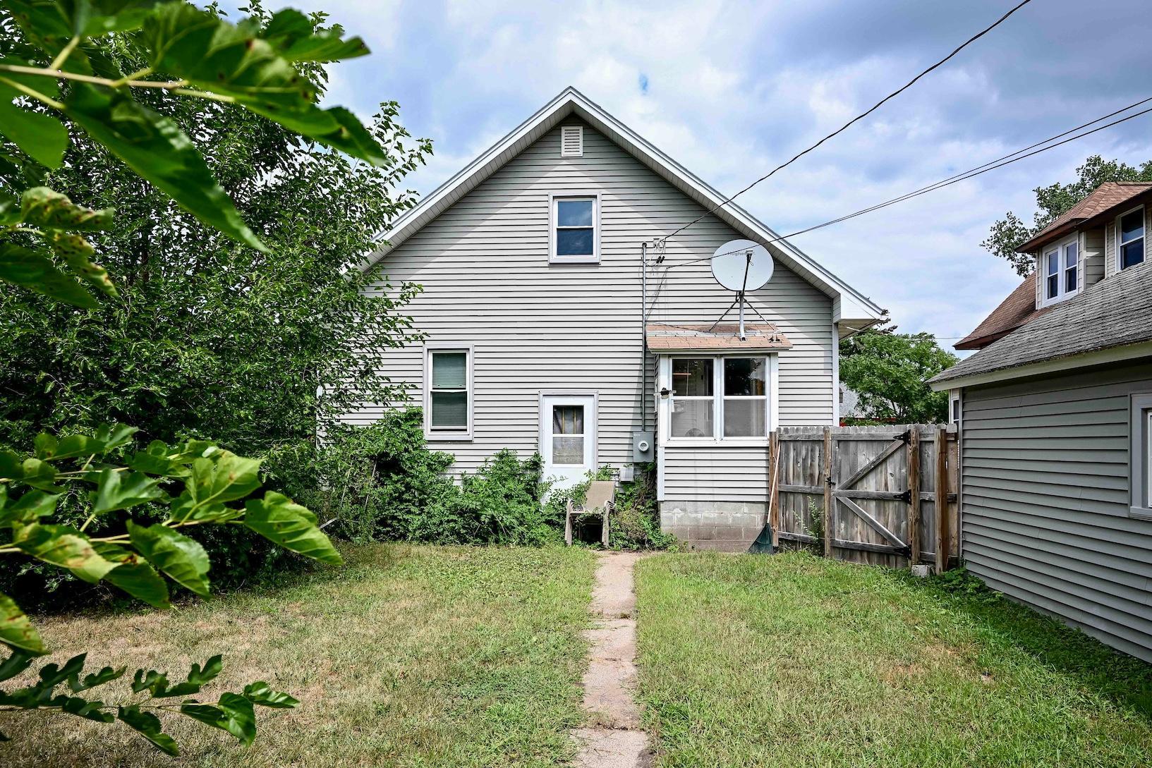 317 E Howard Street Property Photo 17