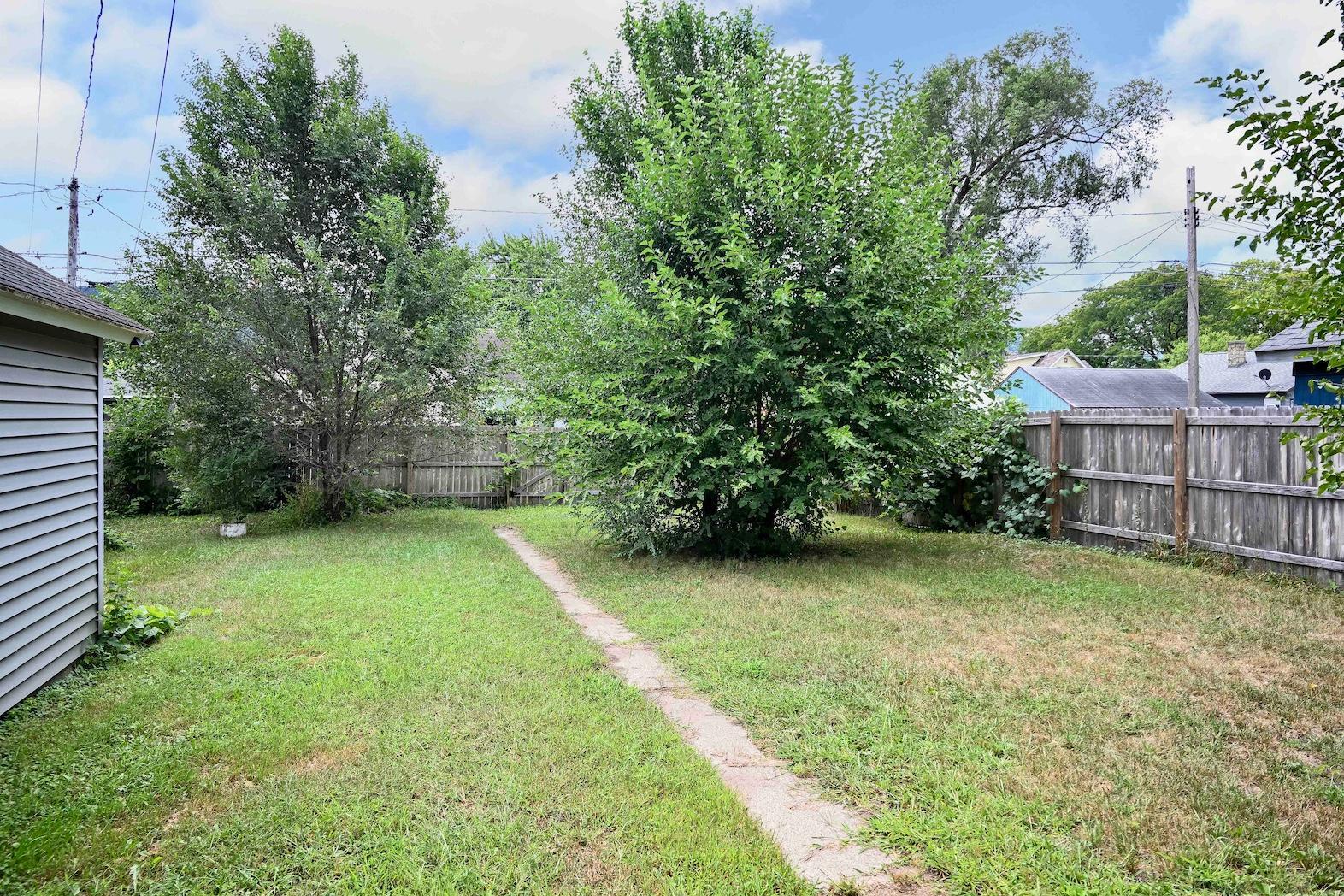 317 E Howard Street Property Photo 18