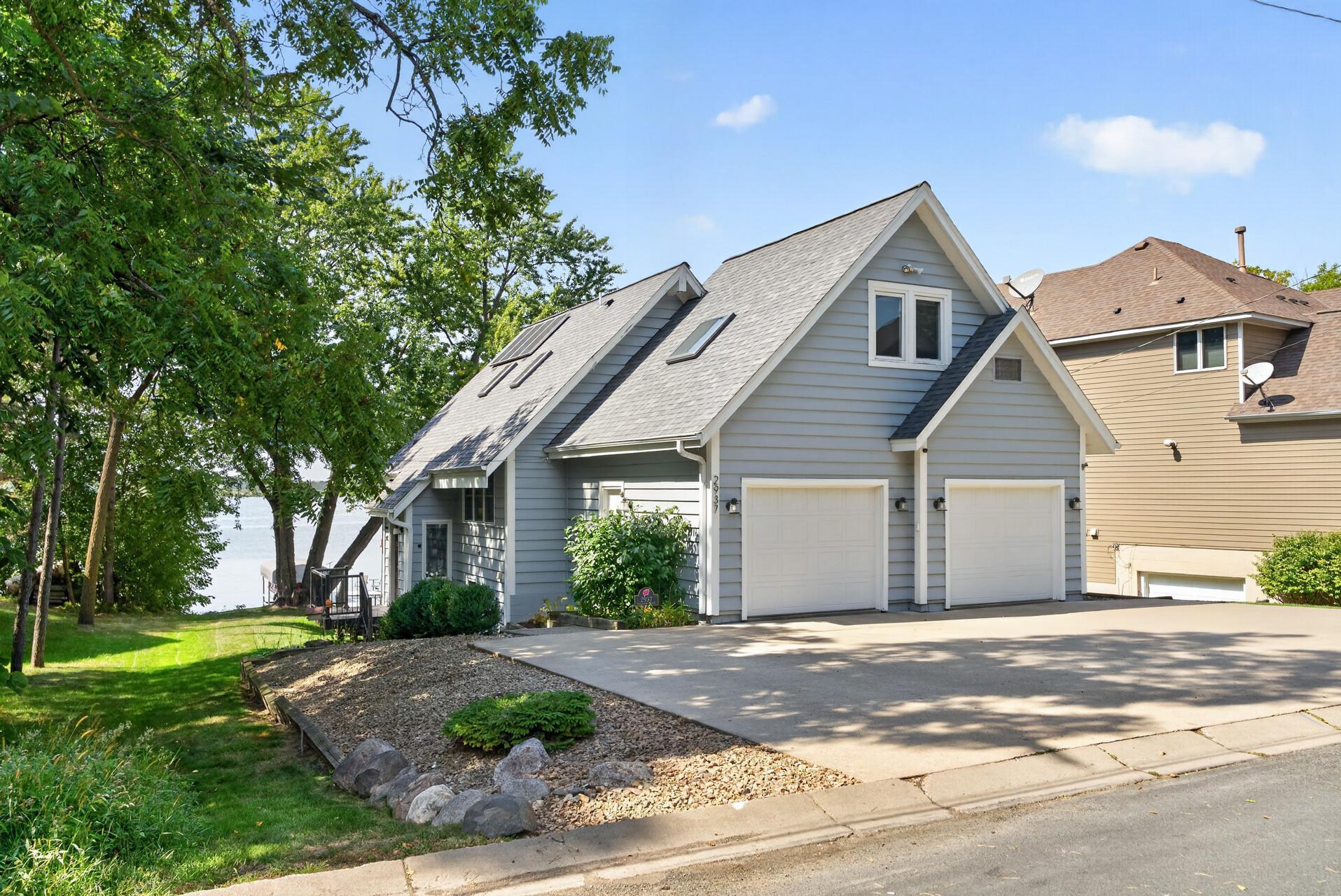 2937 Lake Shore Avenue Property Photo 1