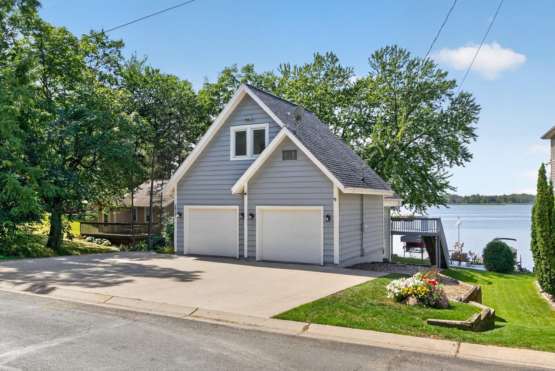 2937 Lake Shore Avenue Property Photo 2