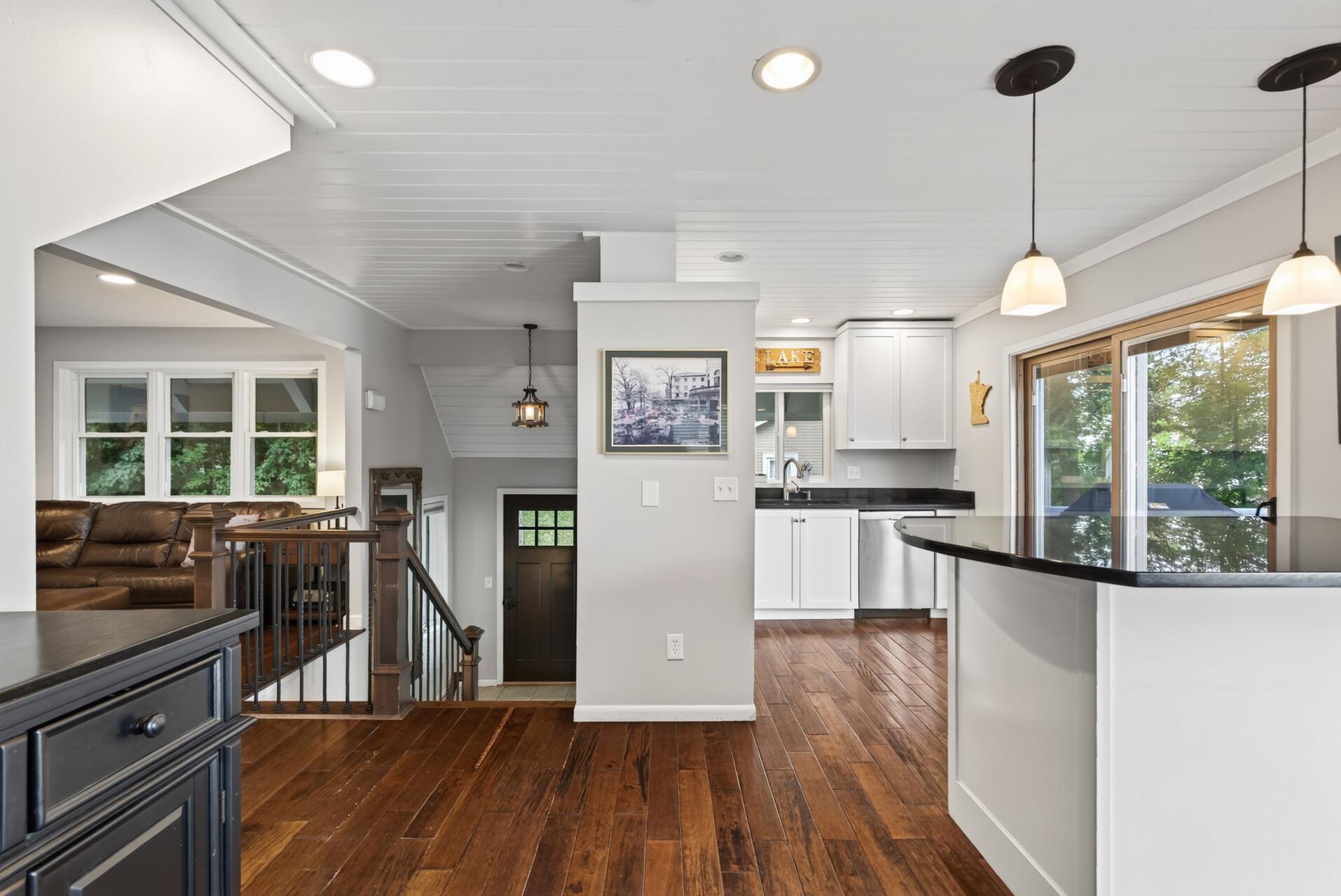 2937 Lake Shore Avenue Property Photo 8