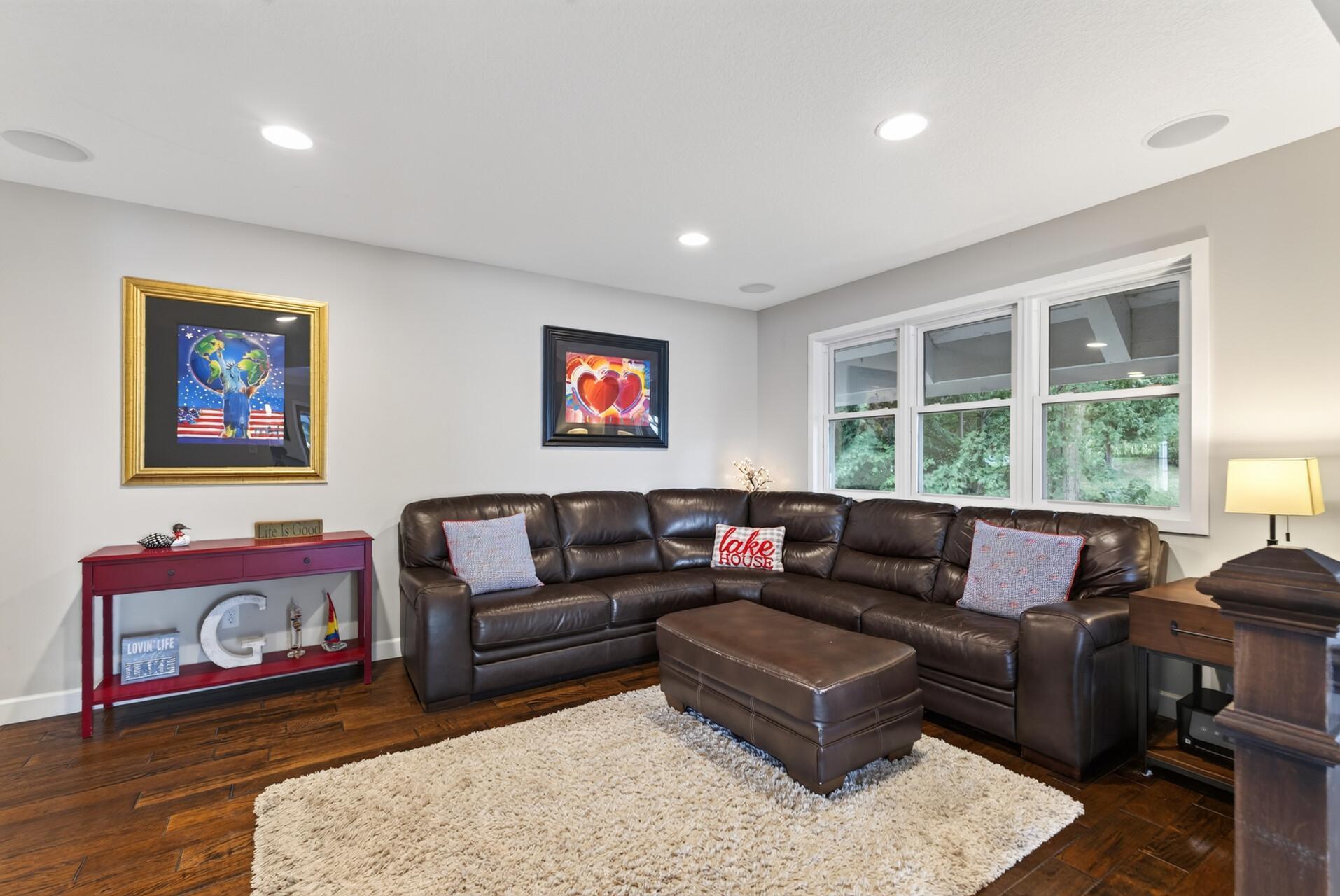 2937 Lake Shore Avenue Property Photo 9