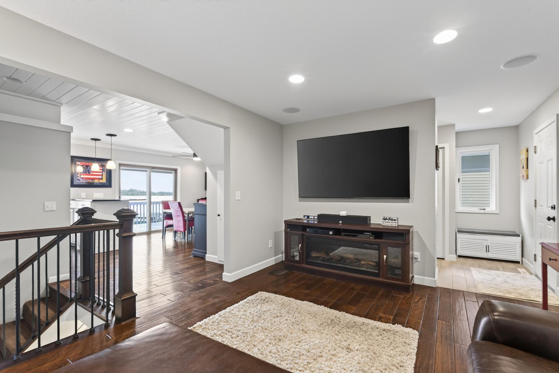 2937 Lake Shore Avenue Property Photo 11