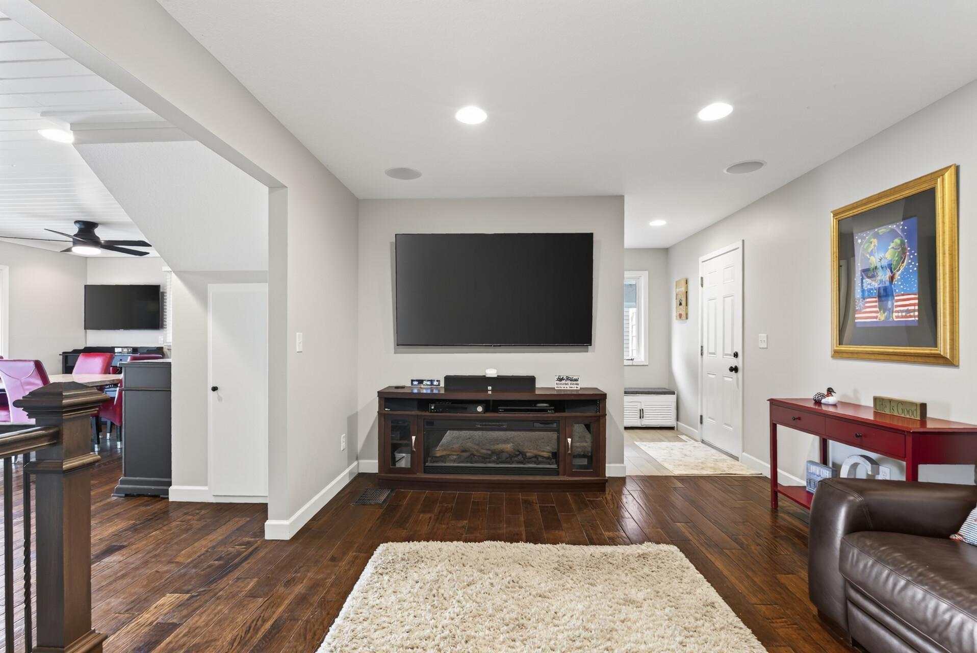 2937 Lake Shore Avenue Property Photo 12